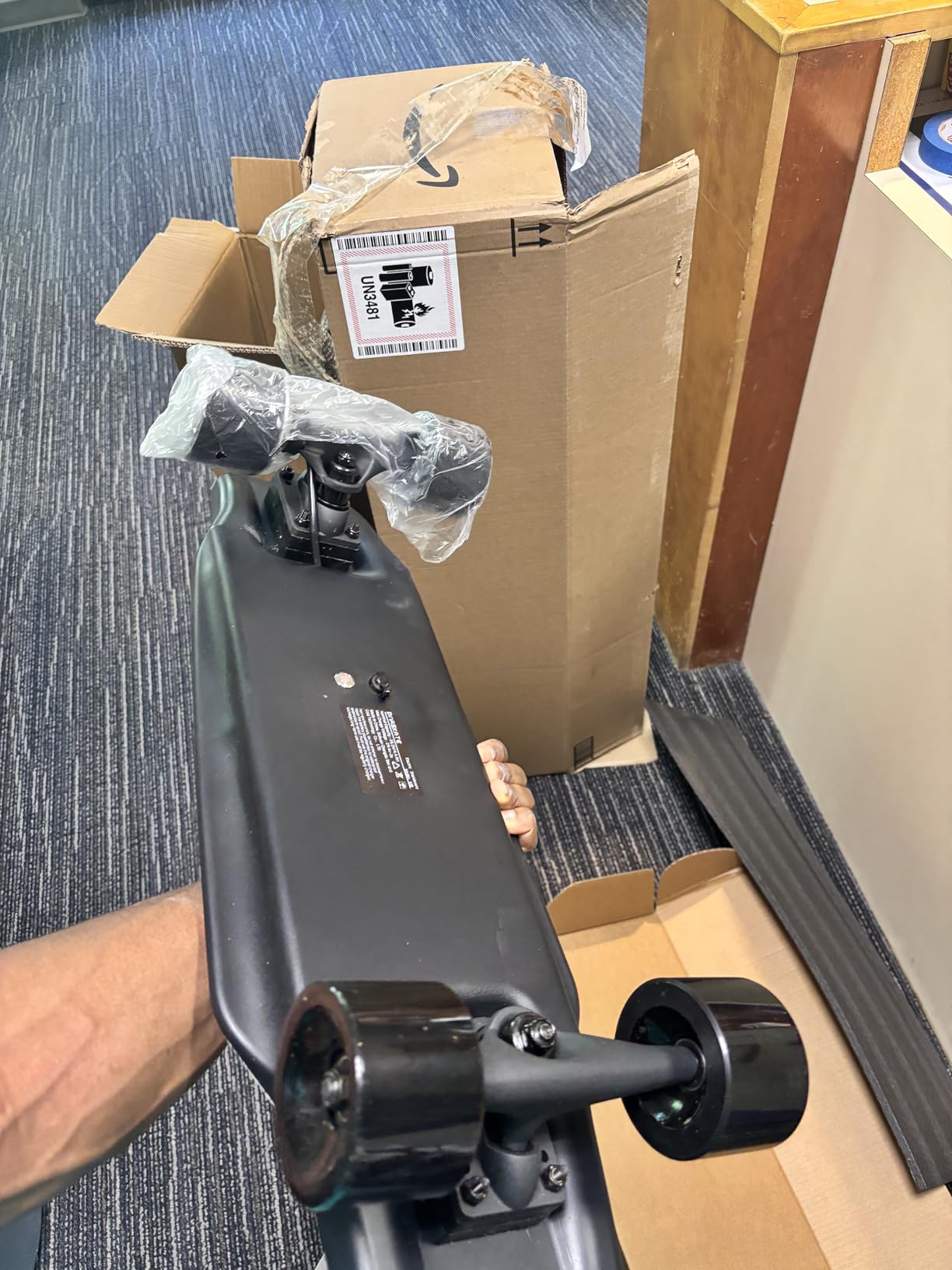 M8 Electric Skateboard with Remote, 15Mph Top Speed, 9Miles Range, 400 Hub-Motor, Skateboard for Adults & Teens customer photo 1