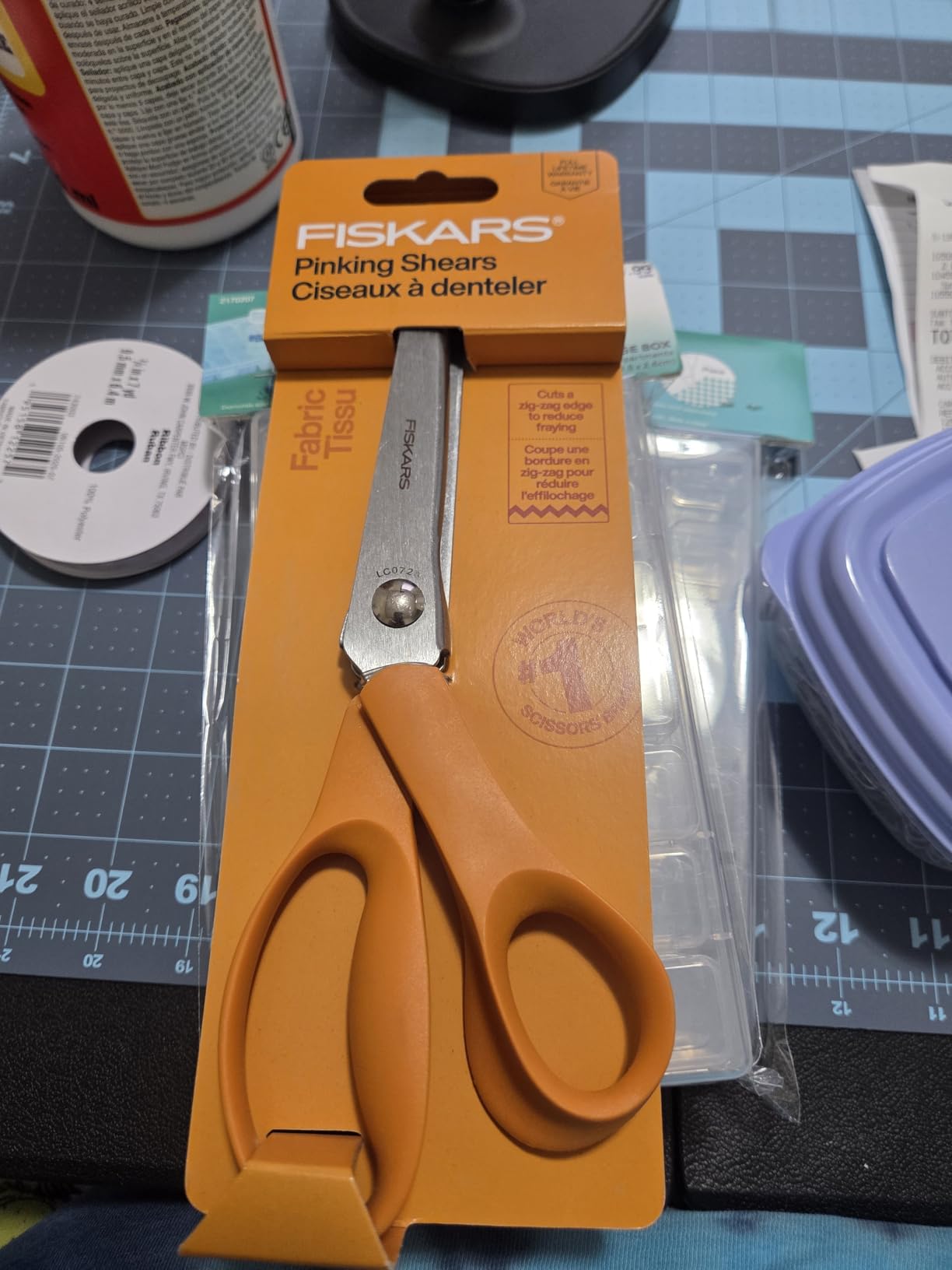 Fiskars Pinking Shears, Zig-Zag Edge, High Grade Stainless Steel Blades for Precision Cutting, Sewing and Crafting, Fabric Scissors, 8 Inches customer photo 1