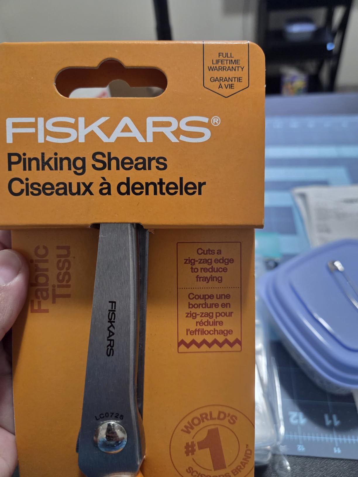 Fiskars Pinking Shears, Zig-Zag Edge, High Grade Stainless Steel Blades for Precision Cutting, Sewing and Crafting, Fabric Scissors, 8 Inches customer photo 2