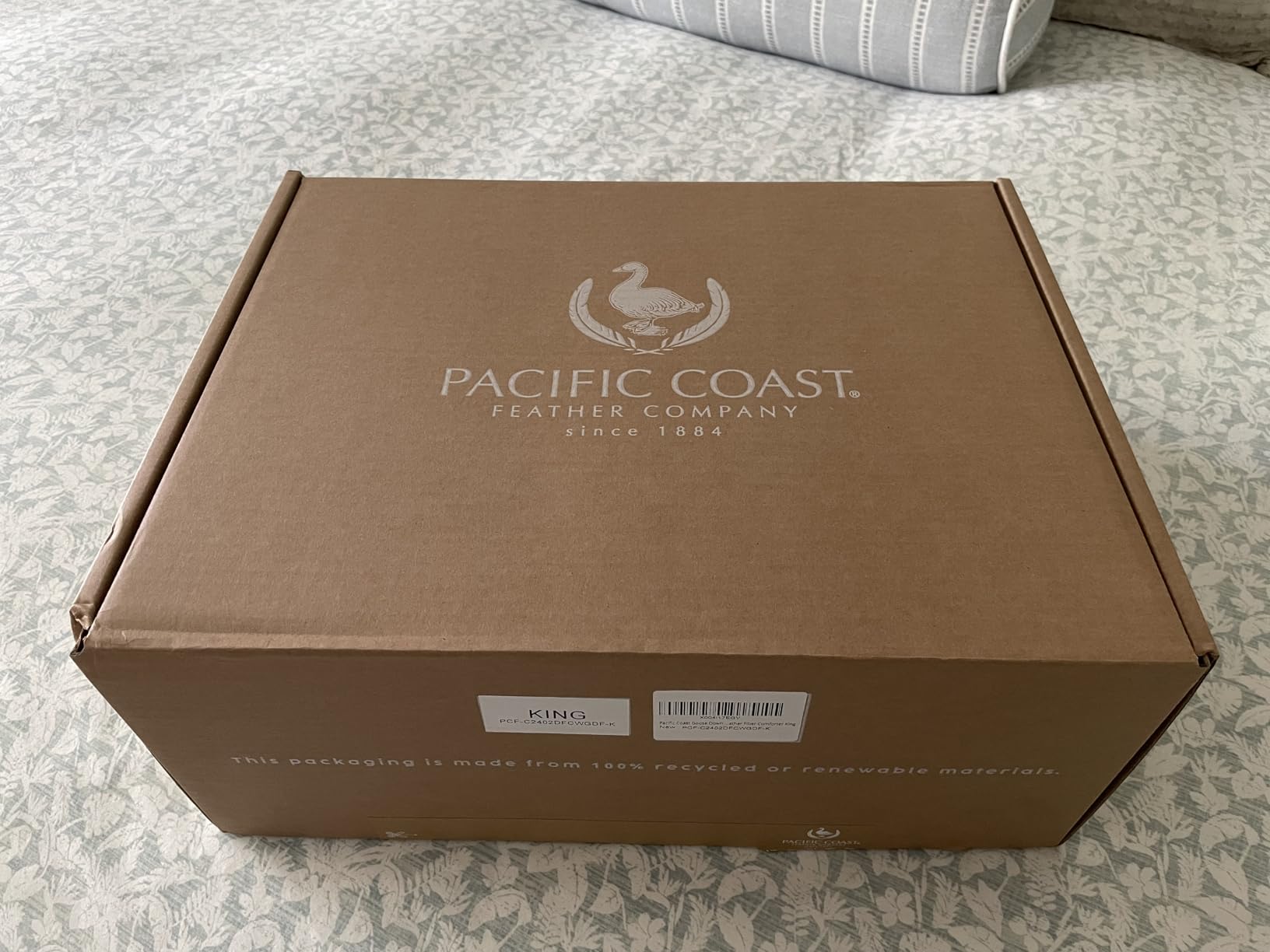 Pacific Coast Goose Feather Down Fiber Comforters Queen Size, Extra Fluffy White Duvet Insert, Ultra-Soft, Breathable, All Season Hotel Luxury Bedding Comforters, 8 Corner & Center Loops (90