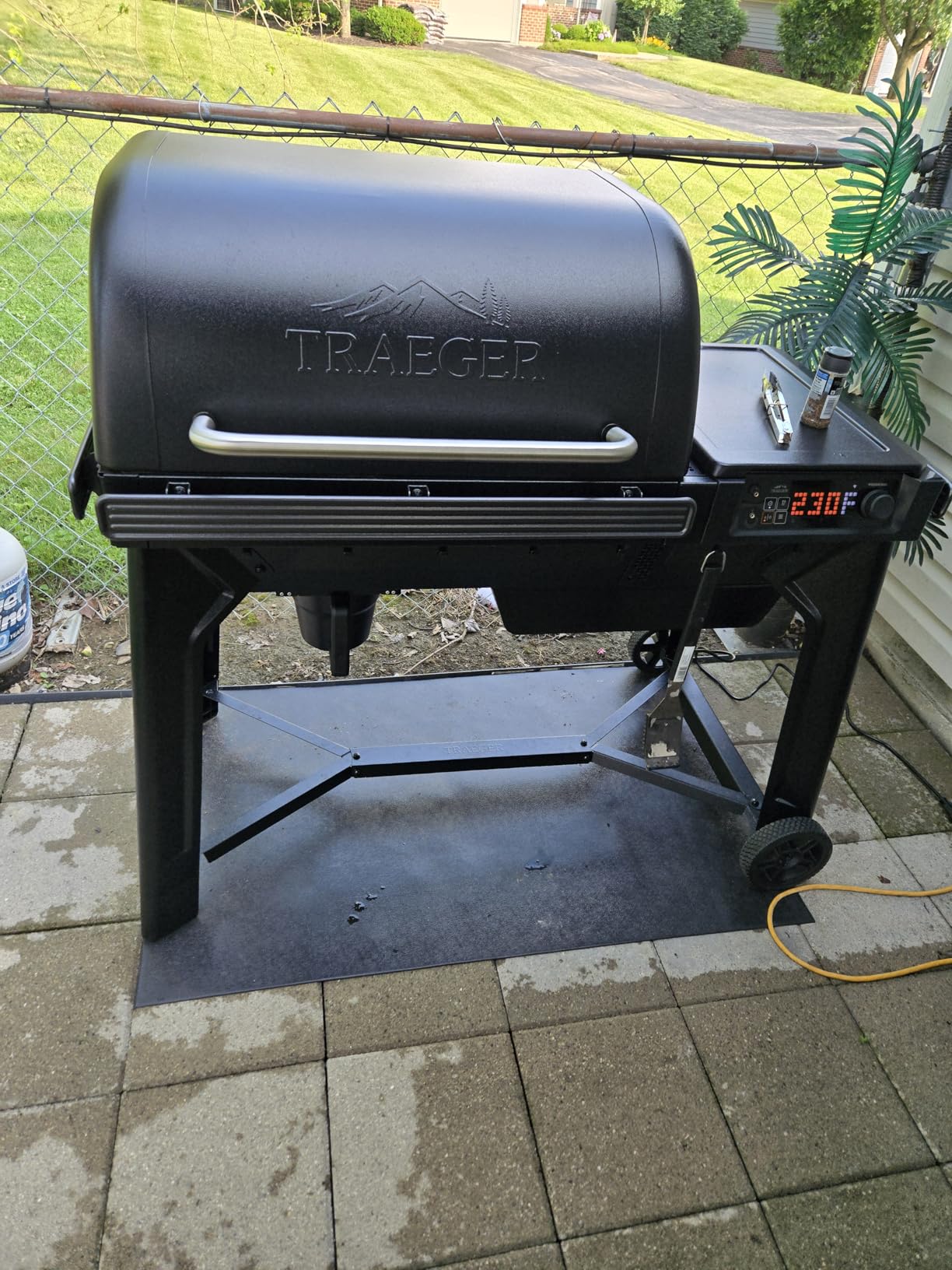 Traeger Grills Woodridge Electric Wood Pellet Grill and Smoker, Wi-Fi Temperature Control up to 500 Degrees, 860 Sq. In. Cooking Capacity (TFB86MLH) customer photo 1