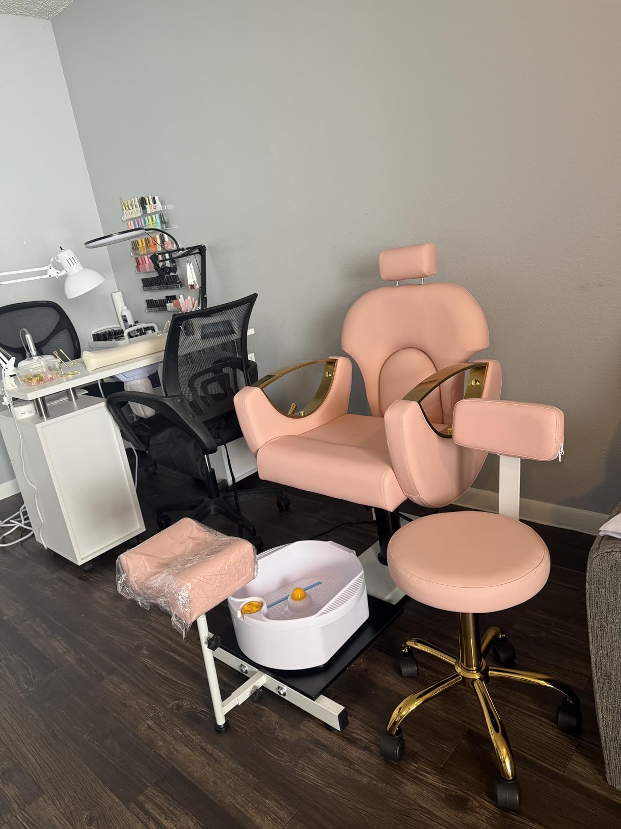 LOUVIXA Pedicure Station No Plumbing, Hydraulic Pedicure Chair for Nail Tech, Height Adjustable Reclining Pedicure Station Unit, 360 Degree Swivel Foot Spa Chair with Massage Foot Bath (Pink-Golden) customer photo 2