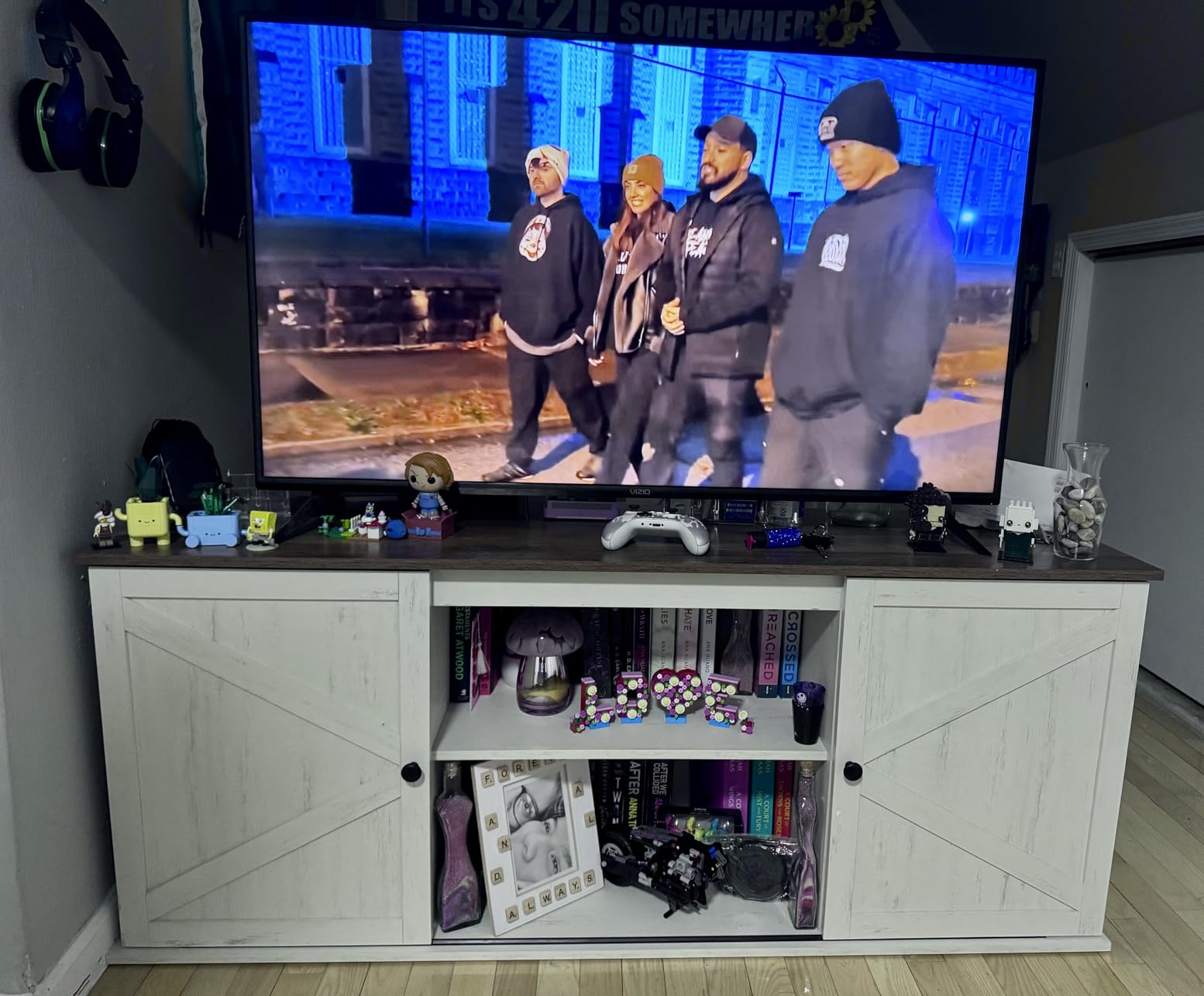 VASAGLE Farmhouse TV Stand for TVs up to 65 Inches, Entertainment Center with Storage Cabinets and Sliding Barn Doors, Media Console Table for Living Room, Rustic White and Honey Brown ULTV535W01 customer photo 1