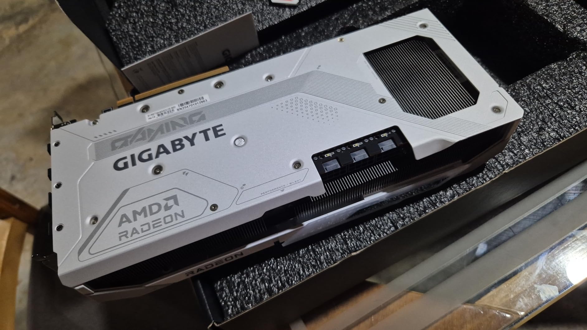 GIGABYTE Radeon RX 9070 XT Gaming OC 16G Graphics Card, PCIe 5.0, 16GB GDDR6 customer photo 2