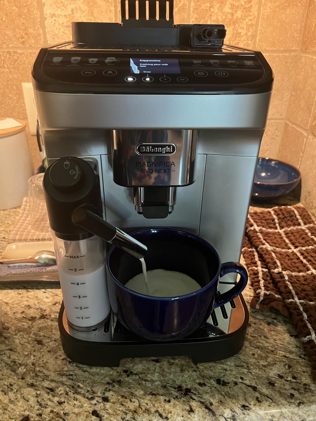 De'Longhi Magnifica Evo Next Fully Automatic Espresso Machine - Programmable Coffee Maker with Grinder and Milk Frother customer photo 2