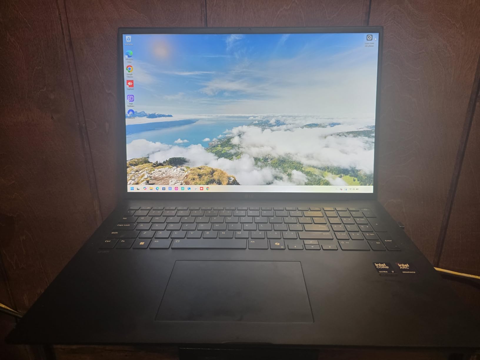 LG gram 16-inch Thin and Lightweight Laptop Computer, Copilot+ PC, Intel Evo Edition Powered by Intel Core Ultra7 256V Processor, Windows 11 Home, 16GB RAM, 2TB SSD - Obsidian Black customer photo 1