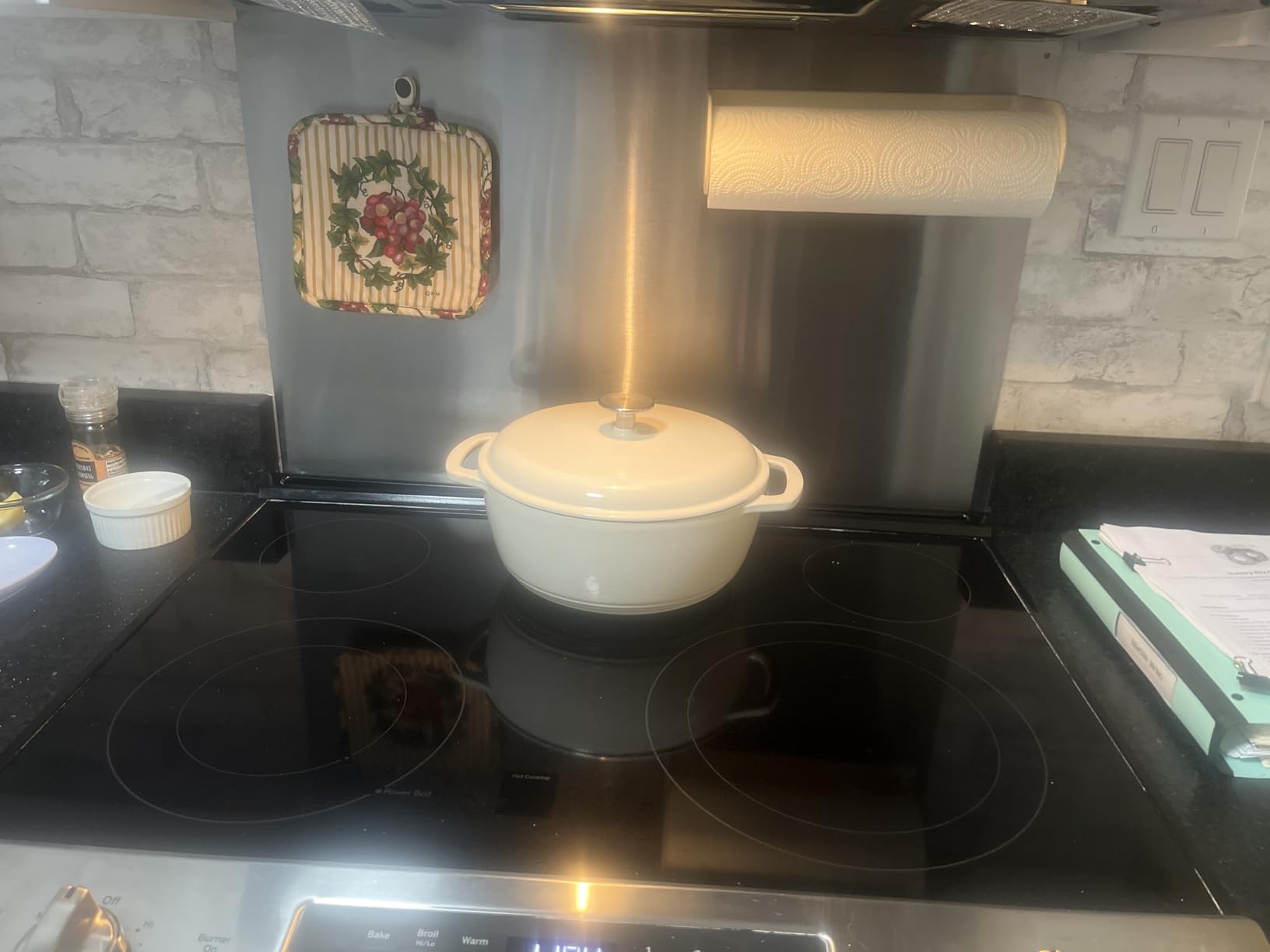 Enameled Cast Iron Dutch Oven - Umite Chef 5QT Pot with Lid & Cotton Potholders - Heavy-Duty Cookware for Bread Baking, Braising, Stews, Roasting (Cream White) customer photo 2