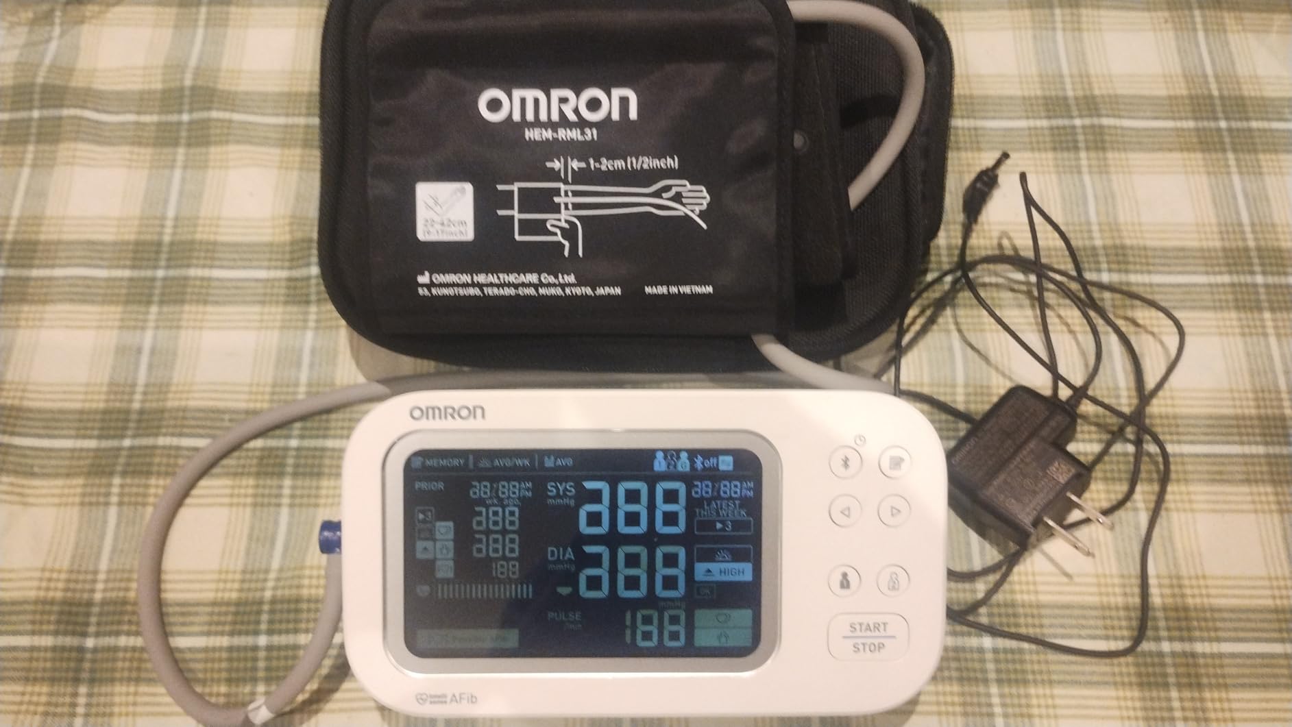 OMRON Platinum Blood Pressure Monitor for Home Use & Upper Arm Blood Pressure Cuff - Clinically Validated - AFib Detection - Connect App customer photo 1