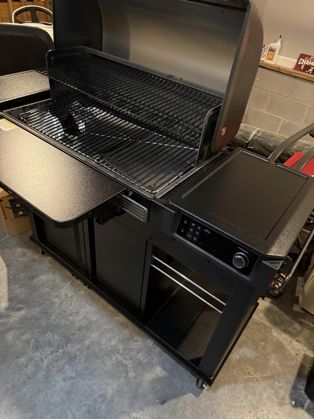 Traeger Woodridge Elite Electric Wood Pellet Grill and Smoker, 970 Sq. in., Side Sear Station, WiFIRE Technology, Super Smoke Mode, Outdoor Pellet Smoker Grill with Insulated Body, Black, TFC97XLH customer photo 1