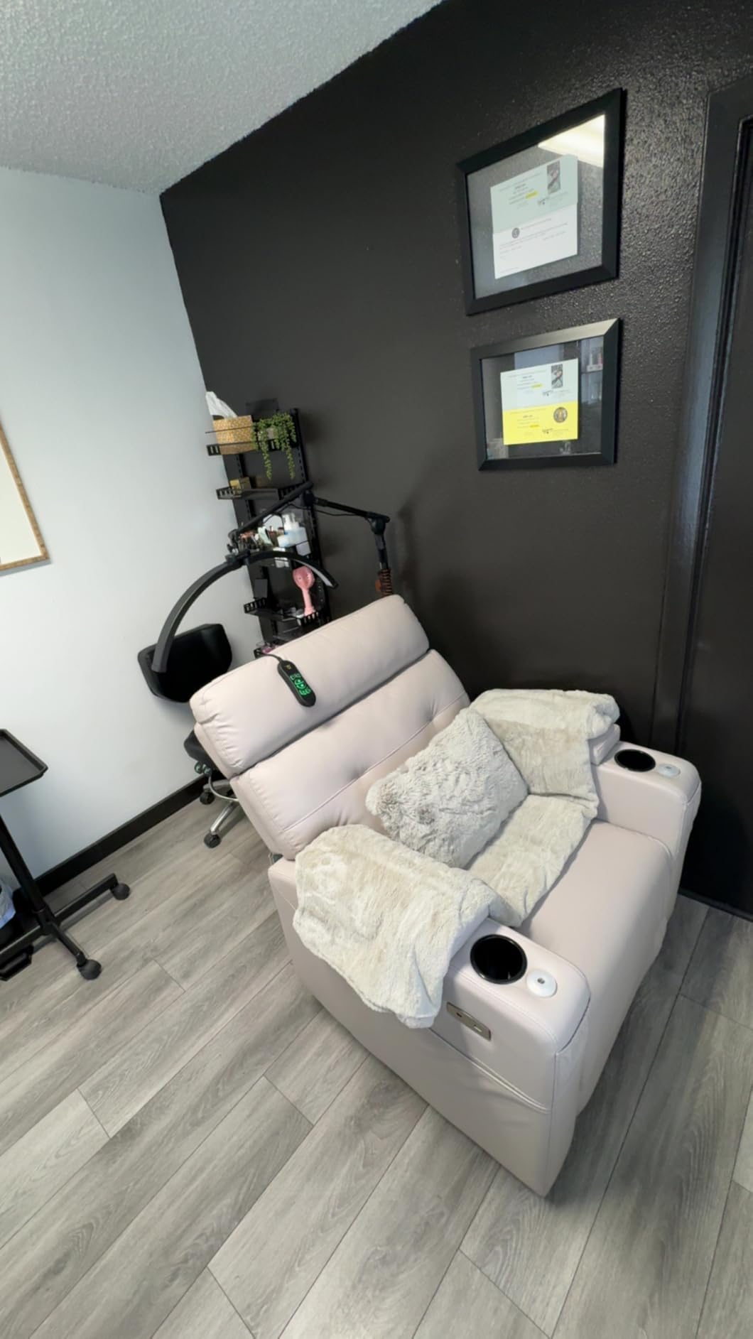 BarberPub Electric Lash Recliner Chair with Adjustable Headrest, Dual Motor Spa Facial Bed for Estheticians, Eyelash Extensions, Nails & Beauty, USB & Type-C Ports, Cup Holders 9904 (Off-White) customer photo 2