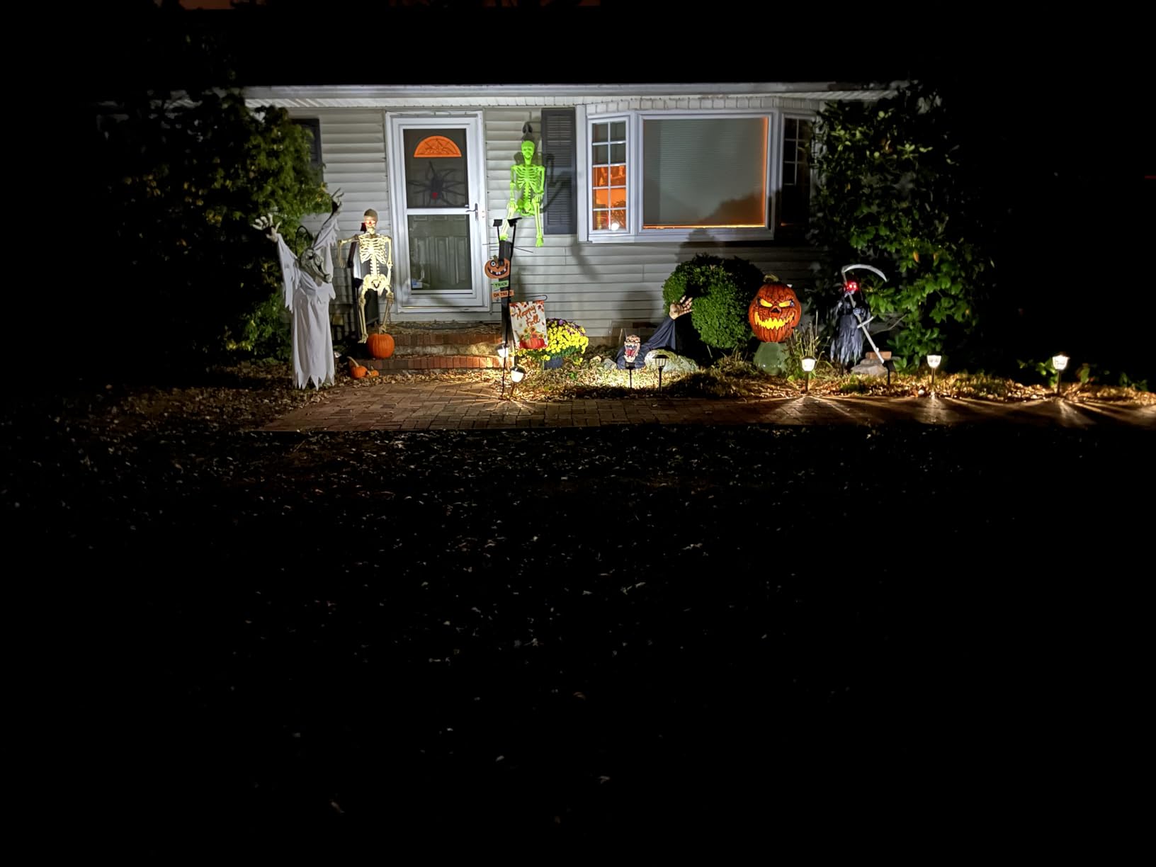 Philips 4 Packs Solar Spot Lights Outdoor Waterproof, 28 LED 7500K Solar Powered Landscape Pathway Lights, Dusk to Dawn Solar Spotlights for Garden, Yard, Lawn, Walkway, Driveway customer photo 1