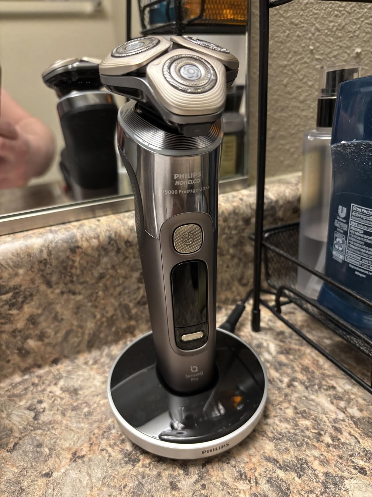 Philips Norelco i9000 Prestige Ultra Electric Shaver, Dark Slate | 5 Custom Shave Modes, Quick Clean Pod, Premium Travel Case, -0.08mm Close Shave, Pressure & Motion Guidance customer photo 1