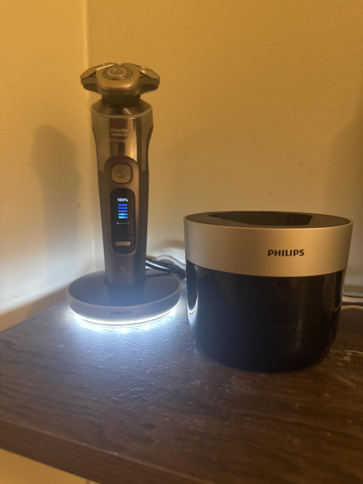 Philips Norelco i9000 Prestige Ultra Electric Shaver, Dark Slate | 5 Custom Shave Modes, Quick Clean Pod, Premium Travel Case, -0.08mm Close Shave, Pressure & Motion Guidance customer photo 2