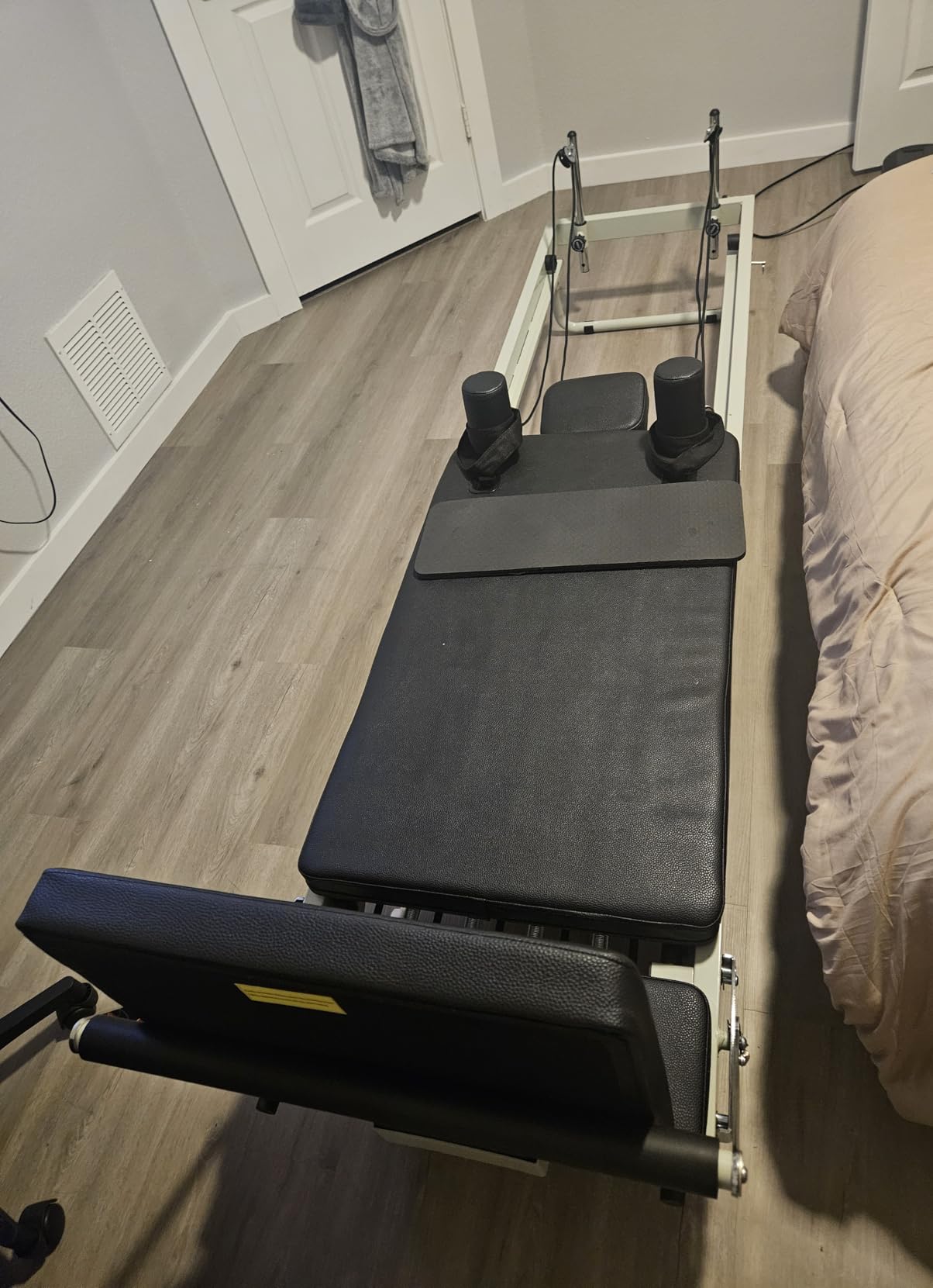 VEVOR Pilates Reformer Foldable, Suitable for Intermediate and Beginners Users, Pilates Equipment for Home Gym Studio Use with 4 Adjustable Resistance Spring, Up to 400 LBS customer photo 2