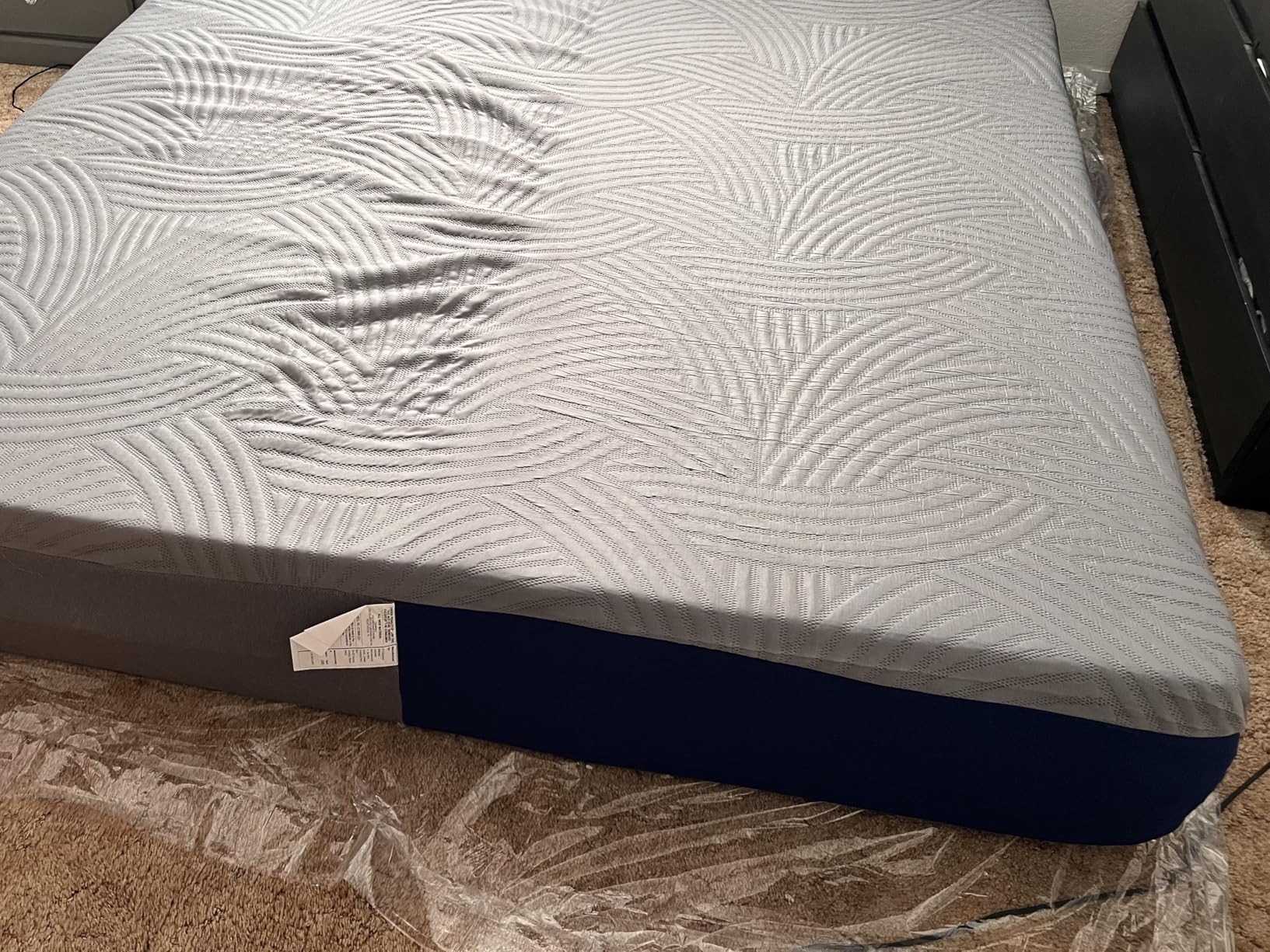 Sweetnight CoolNest 14 Inch King Size Mattress, Cooling King Memory Foam Mattress for Cool Night Sleep, 5-Zone Ergo Support for Pressure Relief, Medium, CertiPUR-US Certified customer photo 2