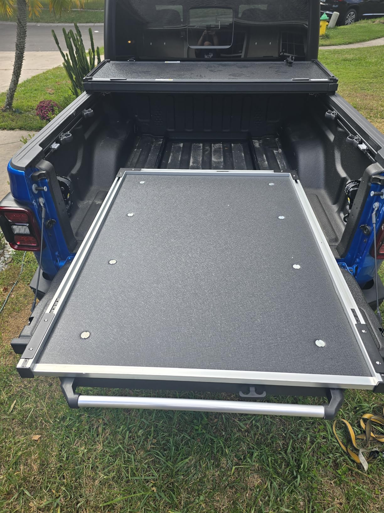 VEVOR Sliding Truck Bed Organizer, 65 x 48-Inch Heavy Duty Truck Bed Storage Drawer with 1000 lbs Capacity, 2-Position Slide Out Tray for Pickup Trucks customer photo 1