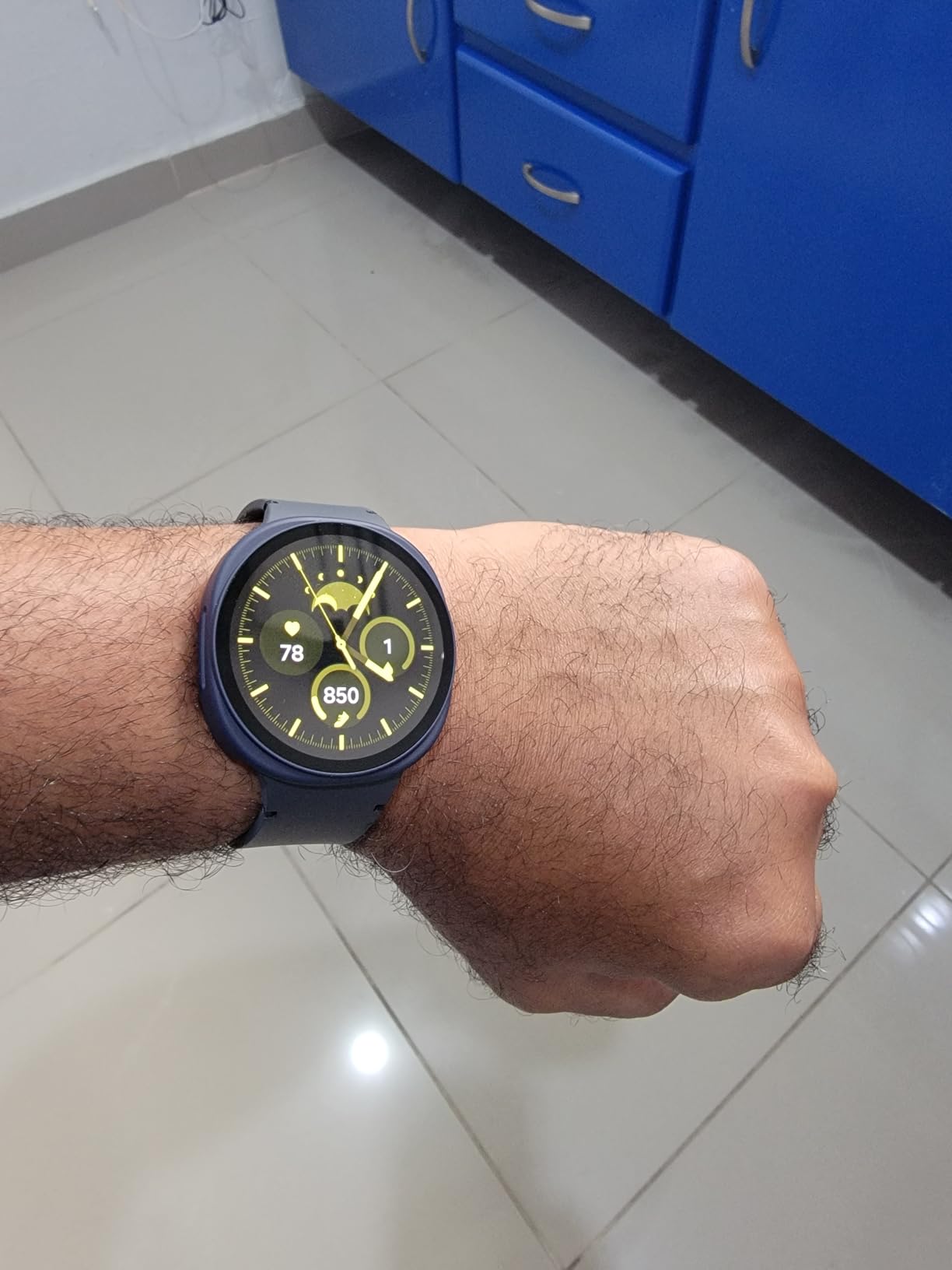 Galaxy Watch 8 (2025) 44mm Bluetooth Smartwatch, Cushion Design, Fitness Tracker, Sleep Coaching, Running Coach, Energy Score, Heart Rate Tracking, Graphite [US Version, 2 Yr Warranty] customer photo 2