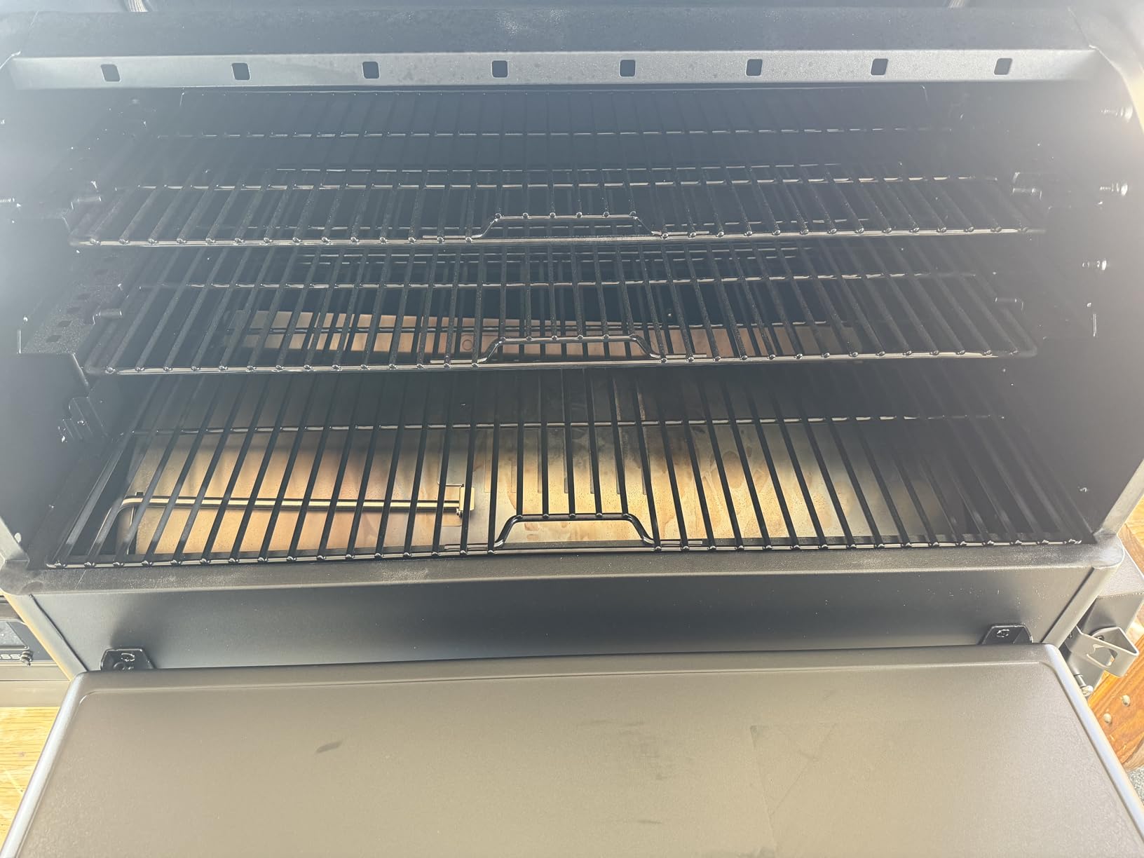 850 Navigator Series WiFi & Bluetooth Wood Pellet Grill & Smoker, Flame Broiler and LCD Digital Controller, 932-Sq. In. Cook Space, 180F to 500F Temp Range, Meat Probe, 30 lb. Hopper customer photo 1