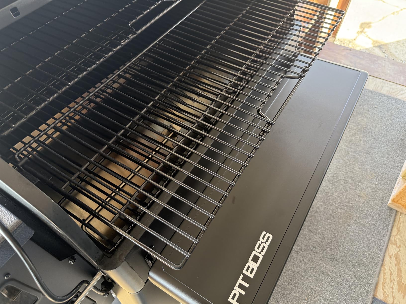 850 Navigator Series WiFi & Bluetooth Wood Pellet Grill & Smoker, Flame Broiler and LCD Digital Controller, 932-Sq. In. Cook Space, 180F to 500F Temp Range, Meat Probe, 30 lb. Hopper customer photo 2