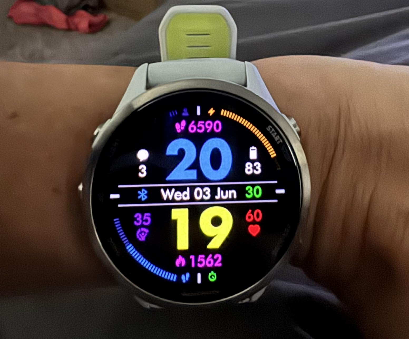 Garmin Forerunner 970, Premium GPS Running and Triathlon Smartwatch, AMOLED Display, Built-in LED Flashlight, Carbon Gray DLC Titanium with Black Case and Translucent Whitestone Band customer photo 2