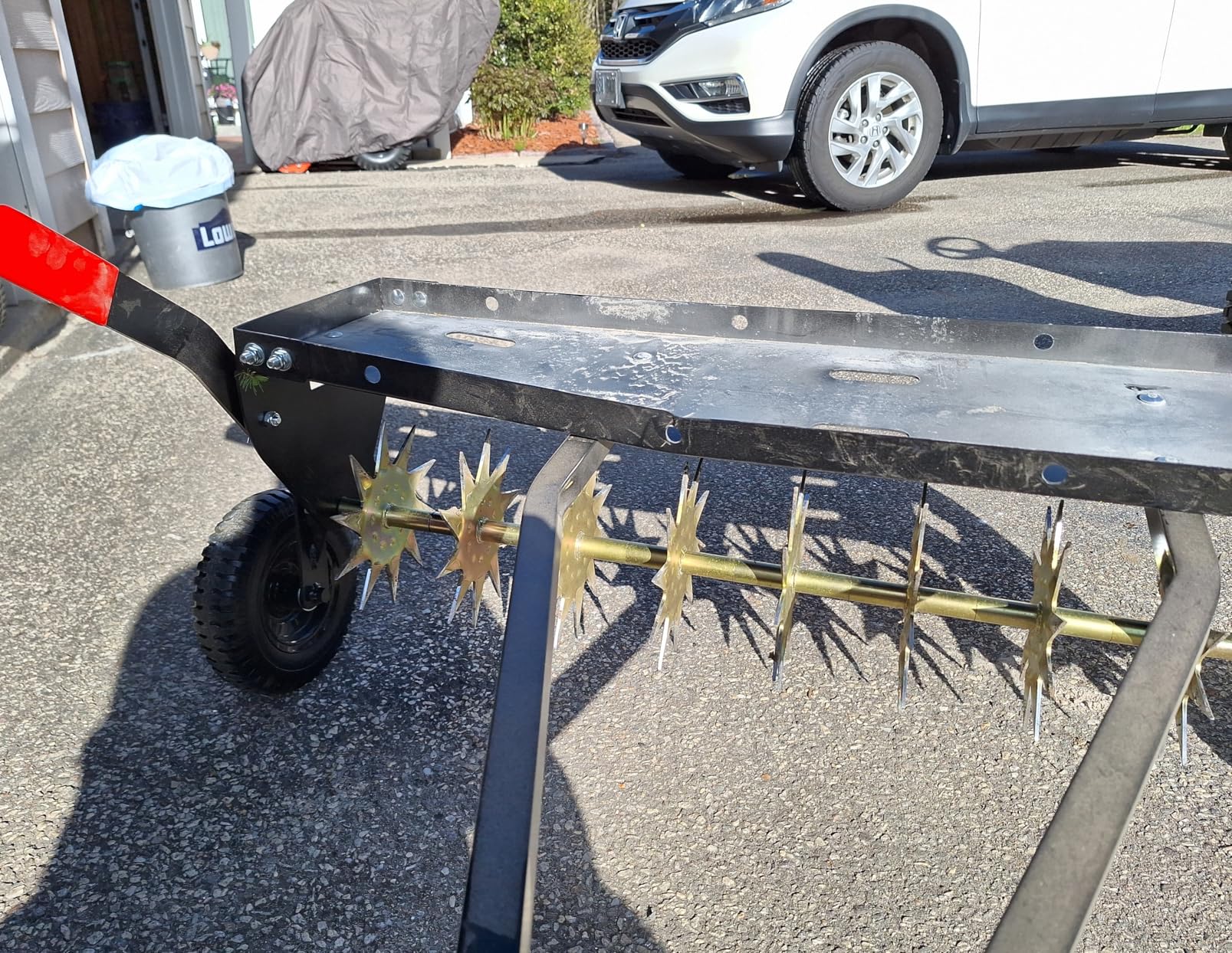 Seeutek 40 Inch Tow Behind Spike Aerator - Heavy Duty Rolling Lawn Aerator with 3D Steel Tines & Weight Tray, Extra-Wide Tow Bar Soil Penetrator Spikes Tractor with Folding Shovel for Lawn Garden Farm customer photo 1