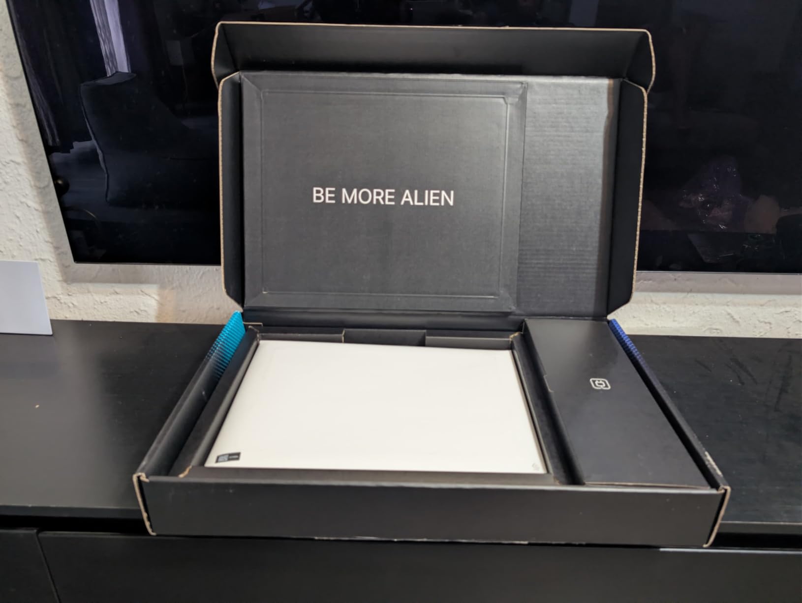 Alienware 16 Aurora Laptop AC16250 - 16-inch 16:10 WQXGA Display, Intel Core 7-240H Series 2, 16GB DDR5 RAM, 1TB SSD, NVIDIA GeForce RTX 5060 8GB GDDR7, Windows 11 Home, Onsite Service - Blue customer photo 2
