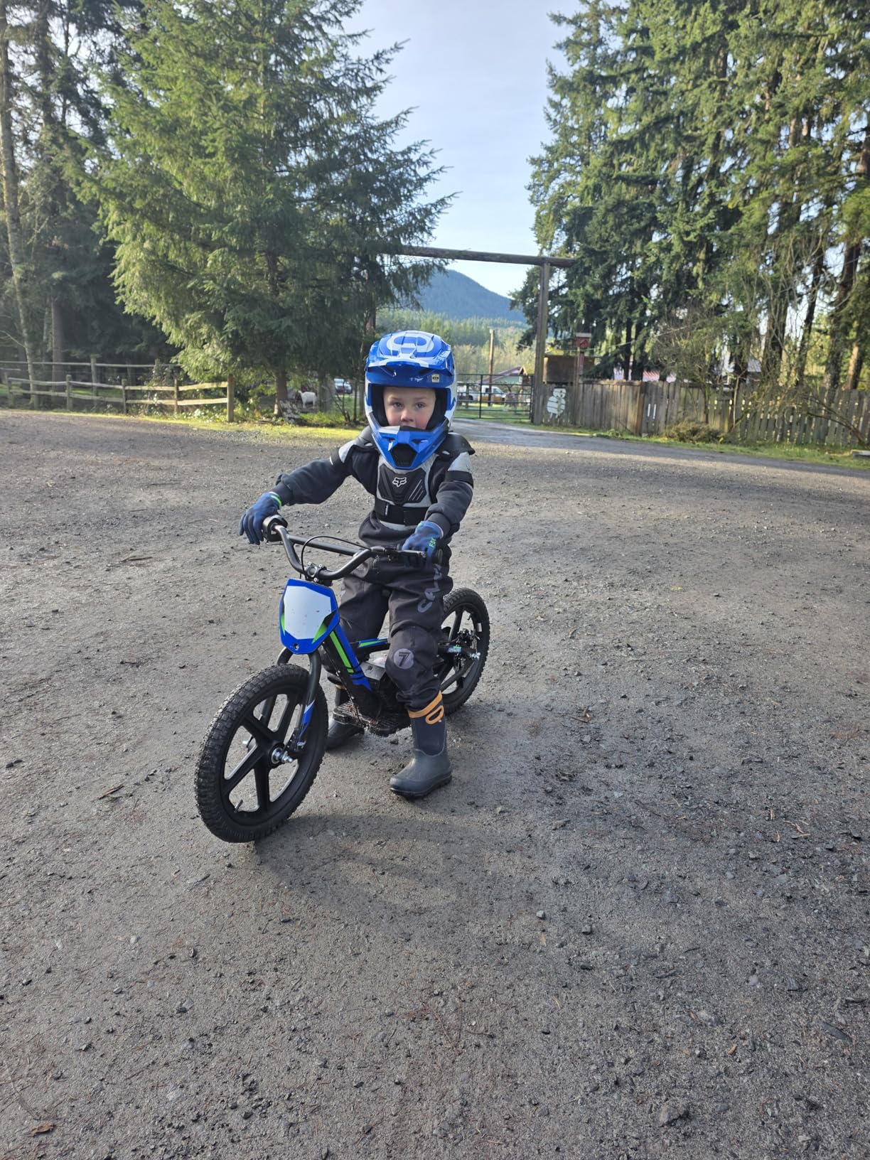 AIII Lightweight Electric Dirt Bike for Kids, 170/340W Electric Motorcycle Up to 10/12MPH, 24V Detachable Battery, Hand-Operated Dual Brakes Electric Balance Bike for Ages 3-6/5-12 customer photo 1