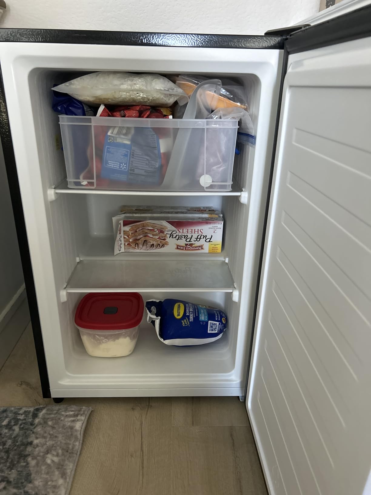 Upstreman 3.0 Cu.ft Small Mini Freezer Upright Freezer with Reversible Door, Fast Cooling, 5 Adjustable Thermostat, Stand Up Freezers with Ice Trays Defrosting Tools for Home, Dorm (Silver) customer photo 2