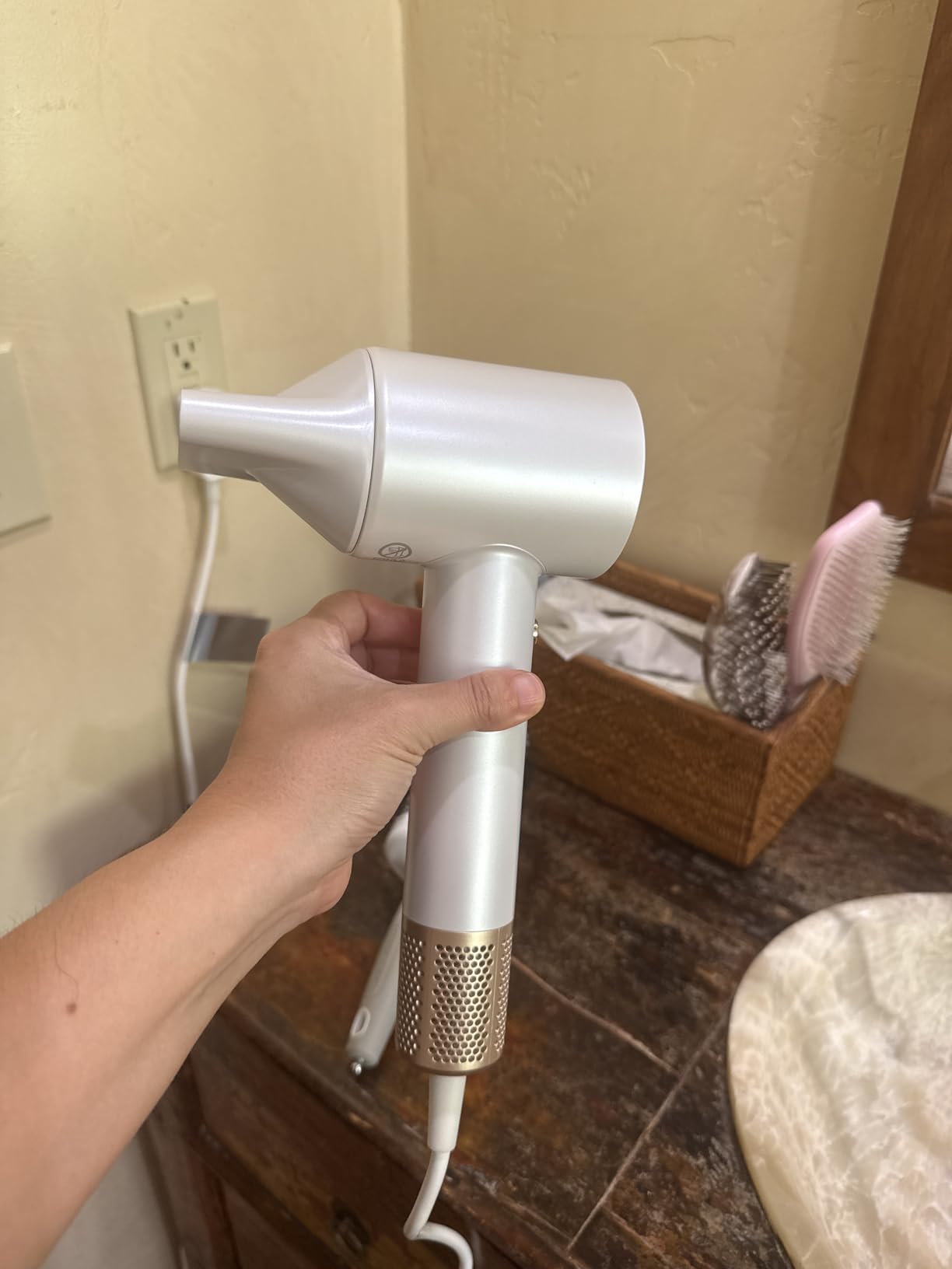 High-Speed Hair Dryer, 160,000 RPM Brushless Motor for Ultra-Fast Drying, 500M Ionic Negative for Frizz Reduce, Low Noise Thermo-Control Blow Dryer with Diffuser for Curly Hair Women and Men, White customer photo 2