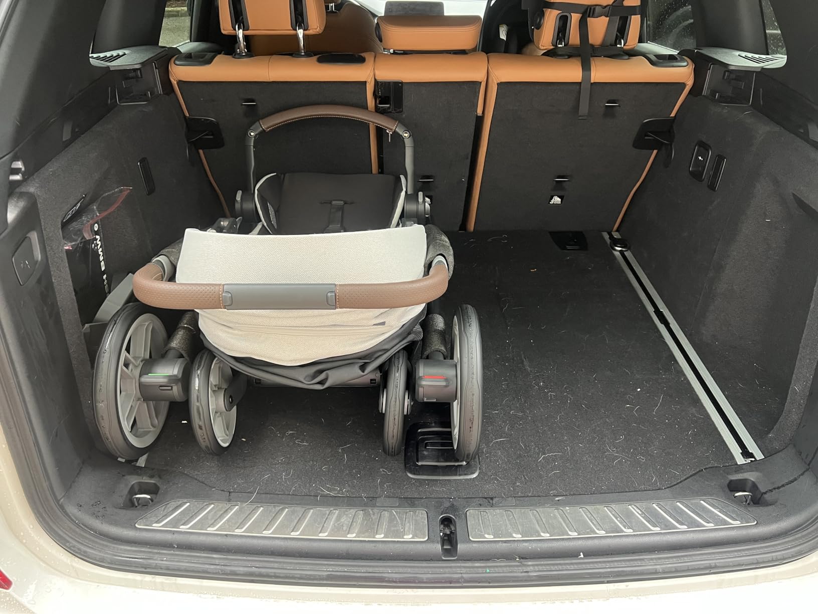UPPAbaby Cruz V3 Stroller - from Birth + Car Seat Compatible - Jake (Charcoal/Carbon Frame/Black Leather) customer photo 2