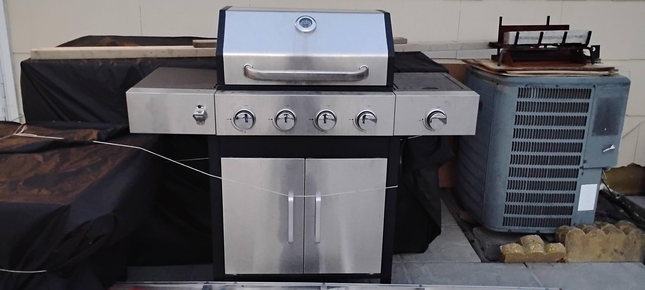 69000 BTU Output Propane Gas Grill with Side Burner and 6 Main Burners - Double-layer Stainless Steel Lid, Cast Iron Grids and Plate, Easy-Clean Grease Management customer photo 2