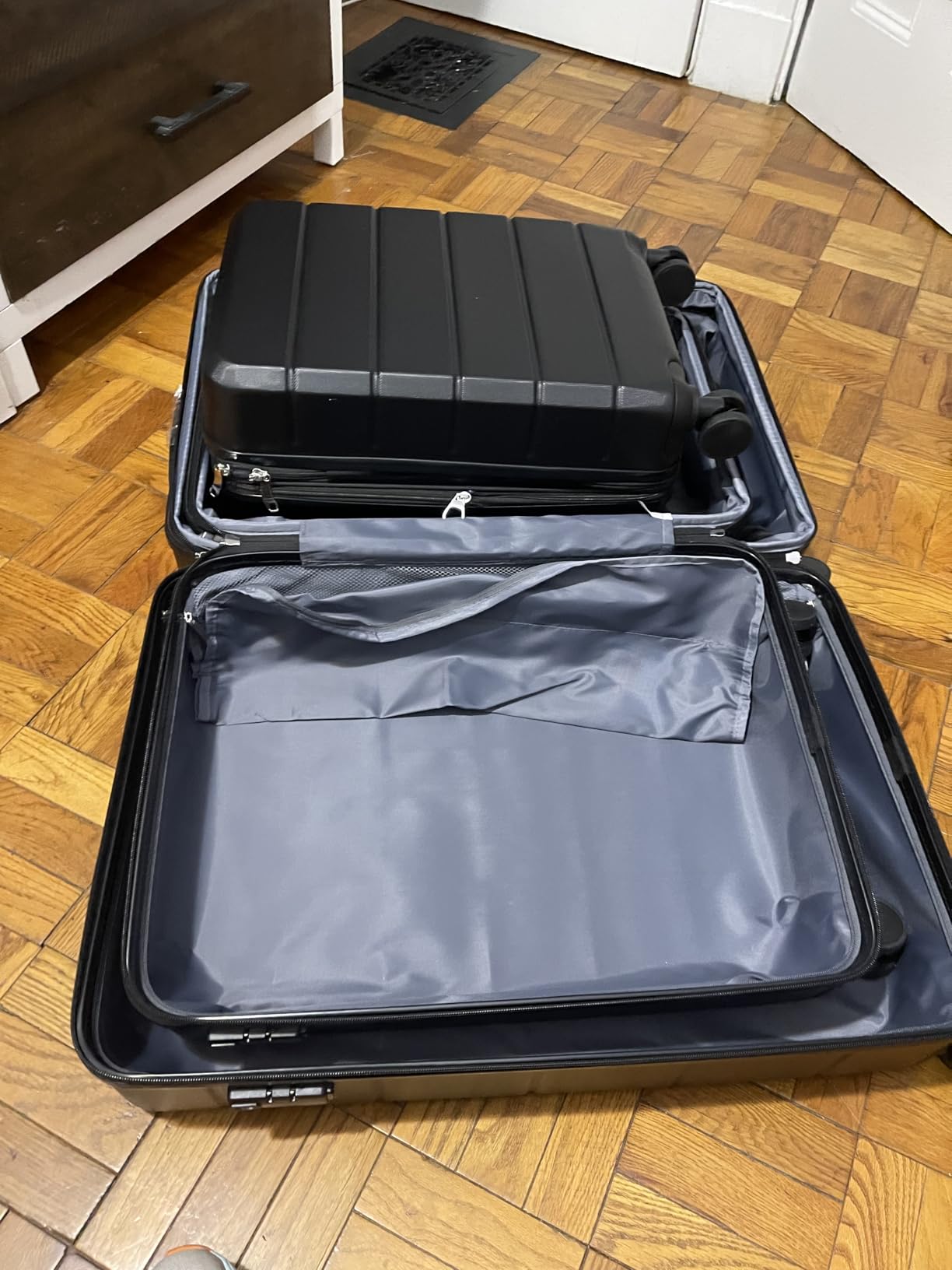 YOETEY Luggage Sets 3 Piece, Expandable Hardshell Suitcase with TSA Lock & Silent Spinner Wheels, Lightweight Hardside Travel Suitcase Set for International Trips (20/24/28 in, Black) customer photo 1