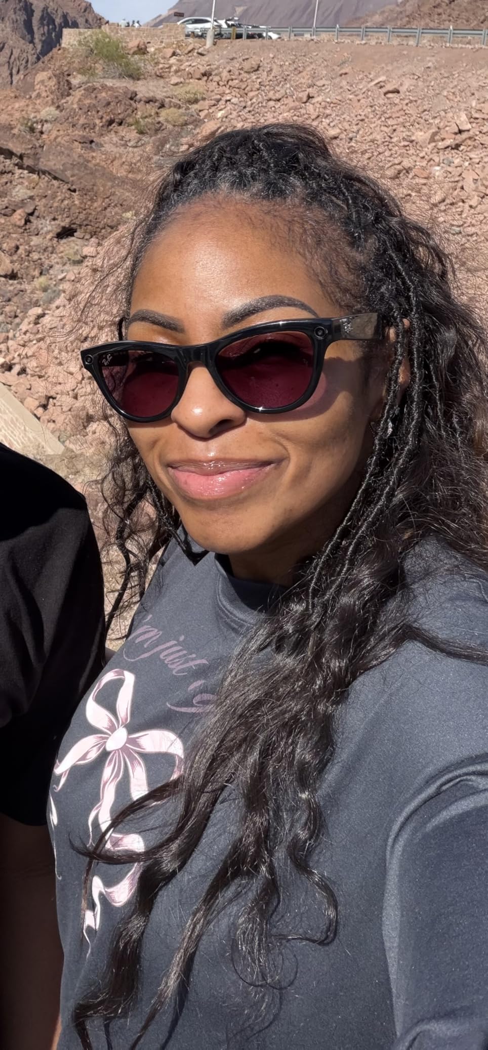 Meta Ray-Ban (Gen 2), Skyler, Shiny Black | Smart AI Glasses for Men, Women - 2x Battery Life - 3K Ultra HD Resolution - 12 MP Ultra-Wide Camera, Audio, Video - Transitions® Graphite Green Lenses customer photo 1