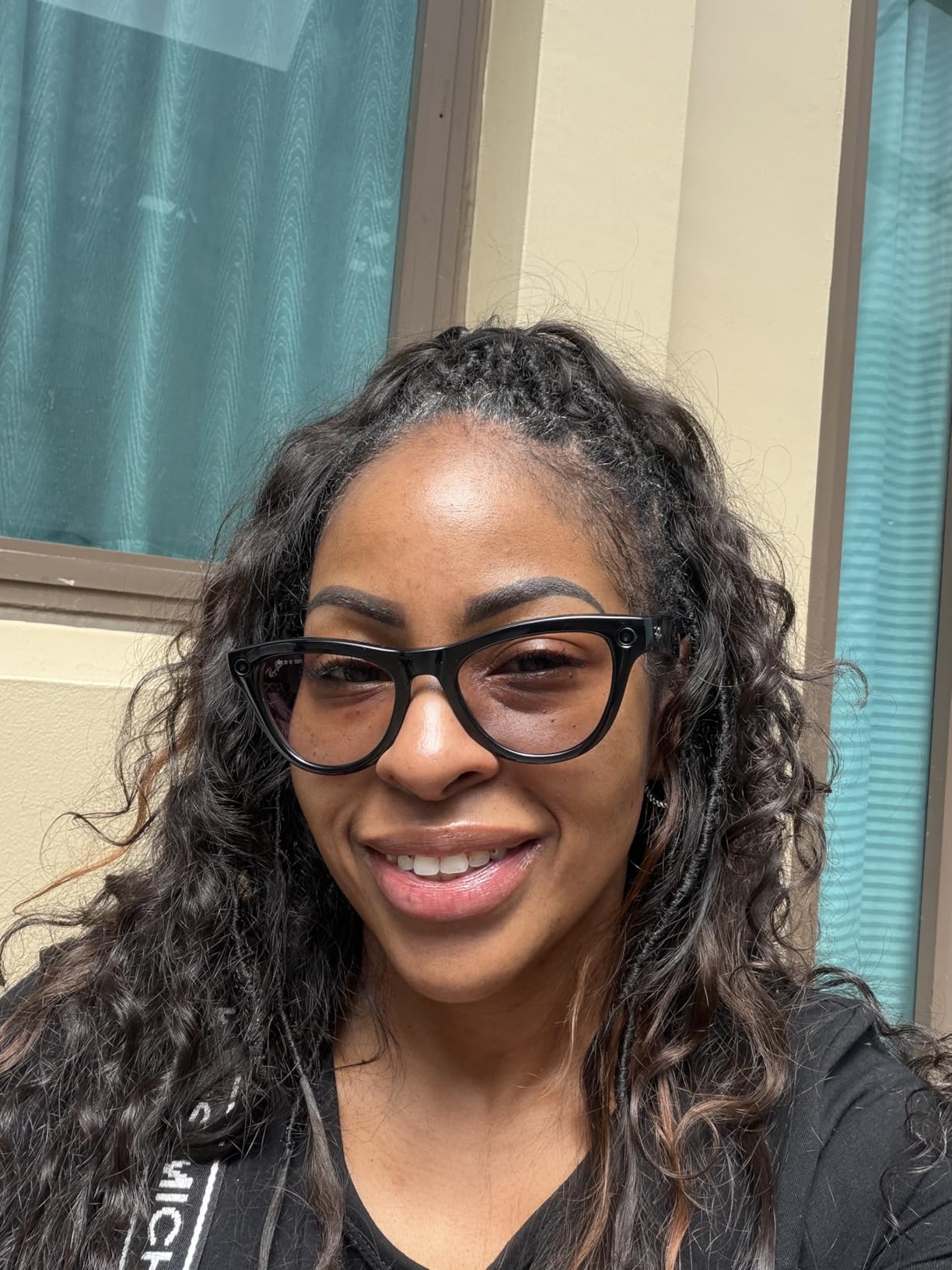 Meta Ray-Ban (Gen 2), Skyler, Shiny Black | Smart AI Glasses for Men, Women - 2x Battery Life - 3K Ultra HD Resolution - 12 MP Ultra-Wide Camera, Audio, Video - Transitions® Graphite Green Lenses customer photo 2