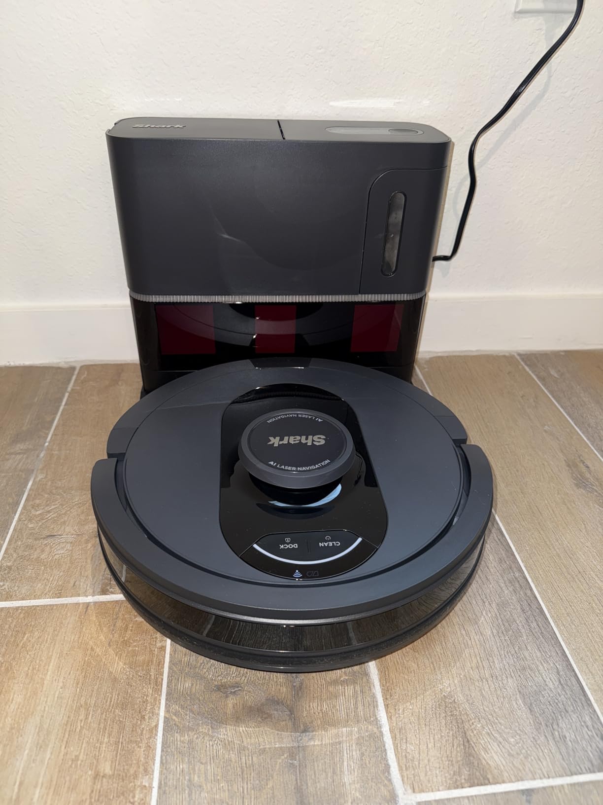 Shark Matrix Plus 2in1 Robot Vacuum & Mop with Sonic Mopping, Matrix Clean, Home Mapping, HEPA Bagless Self Empty Base, CleanEdge, for Pet Hair, WiFi, Compatible with Alexa, Black/Gold (AV2613WA) customer photo 1