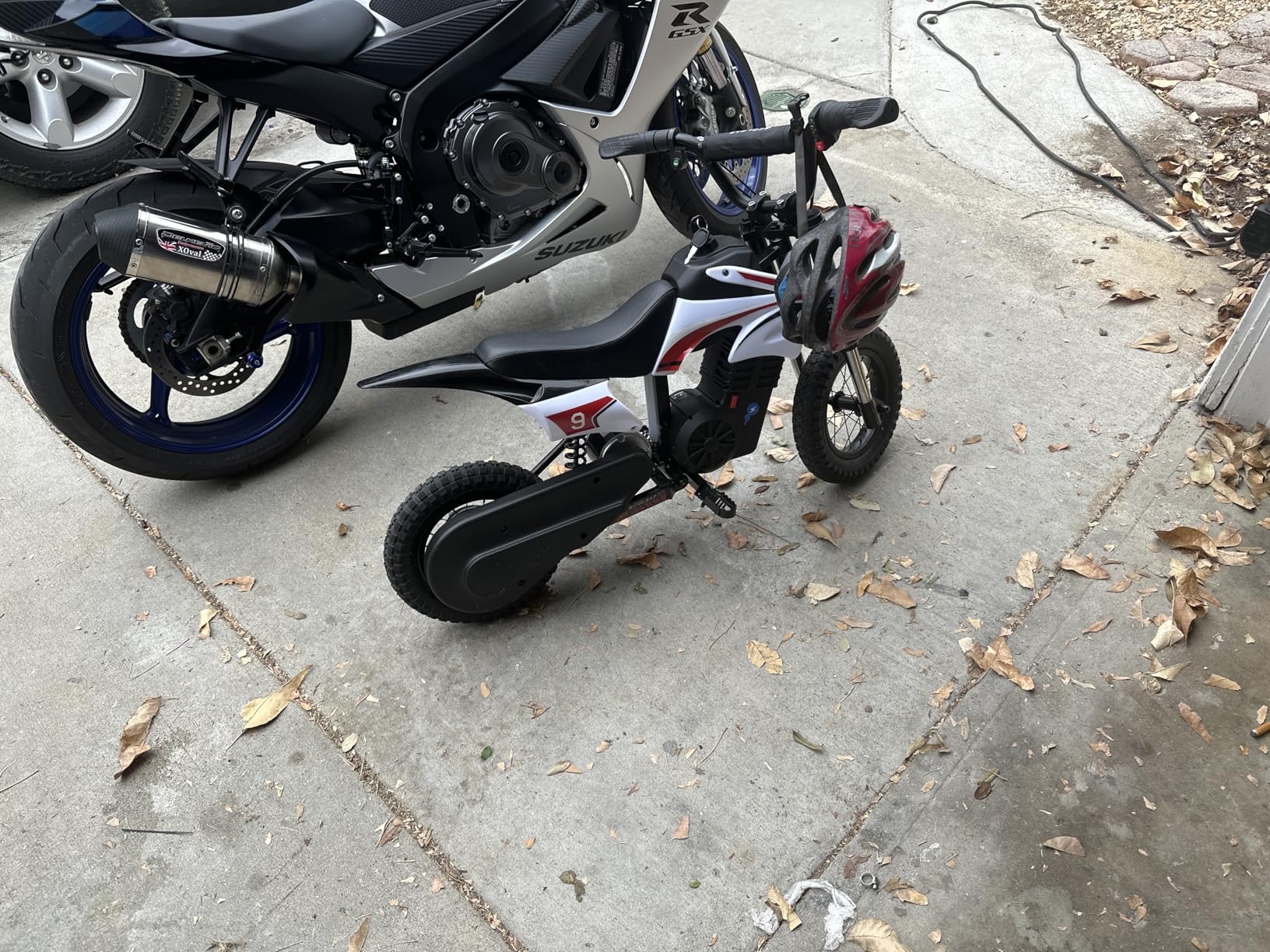 K1 Kids Electric Dirt Bike 36V Motorcycle, 16MPH Fast Speed 14 Mile Long-Range, 700W Peak 3-Speed Modes Electric Bike for Kids Ages 3-10 customer photo 1
