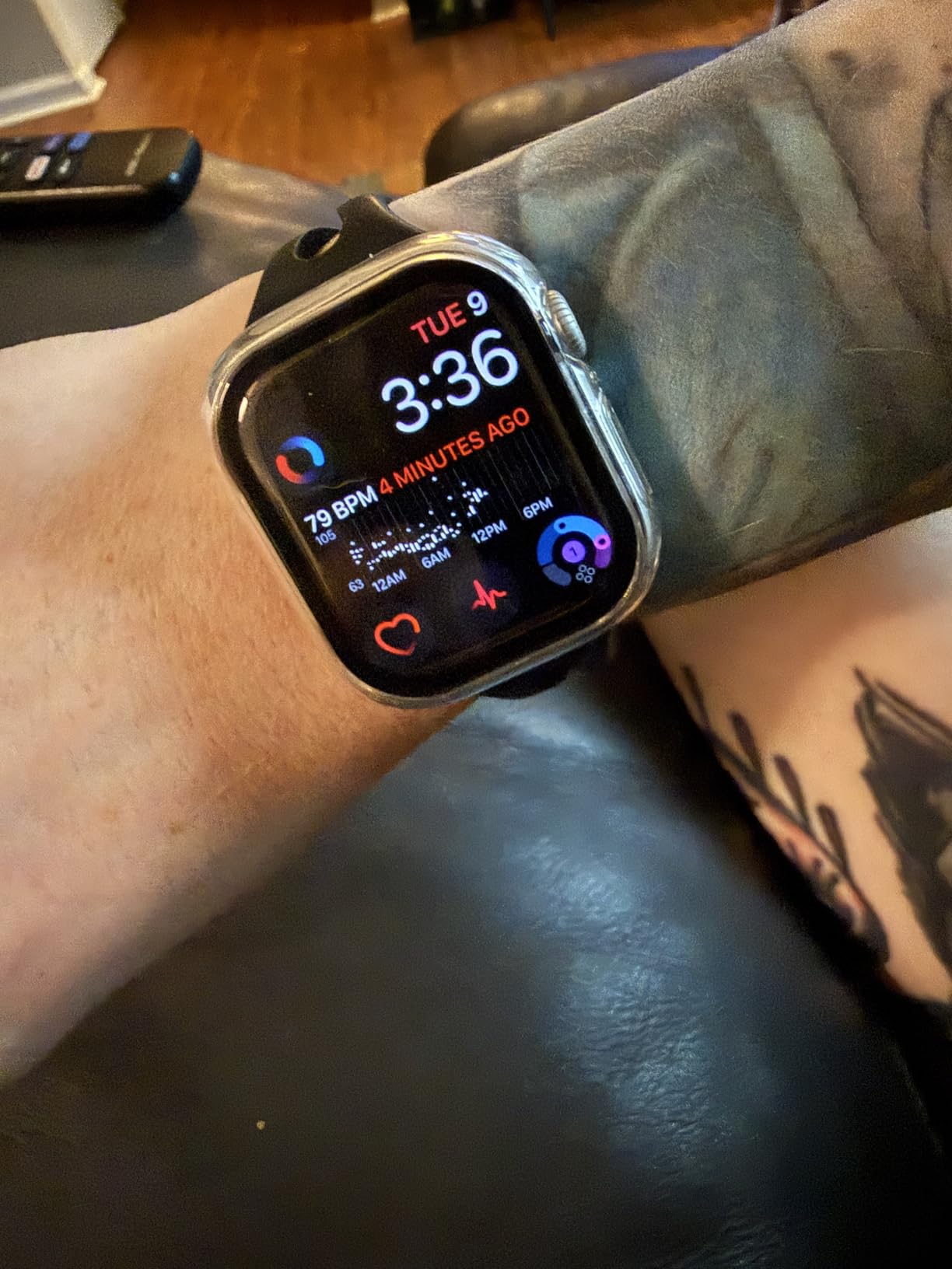 Apple Watch Series 11 [GPS 46mm] Smartwatch with Jet Black Aluminum Case with Black Sport Band - M/L customer photo 2