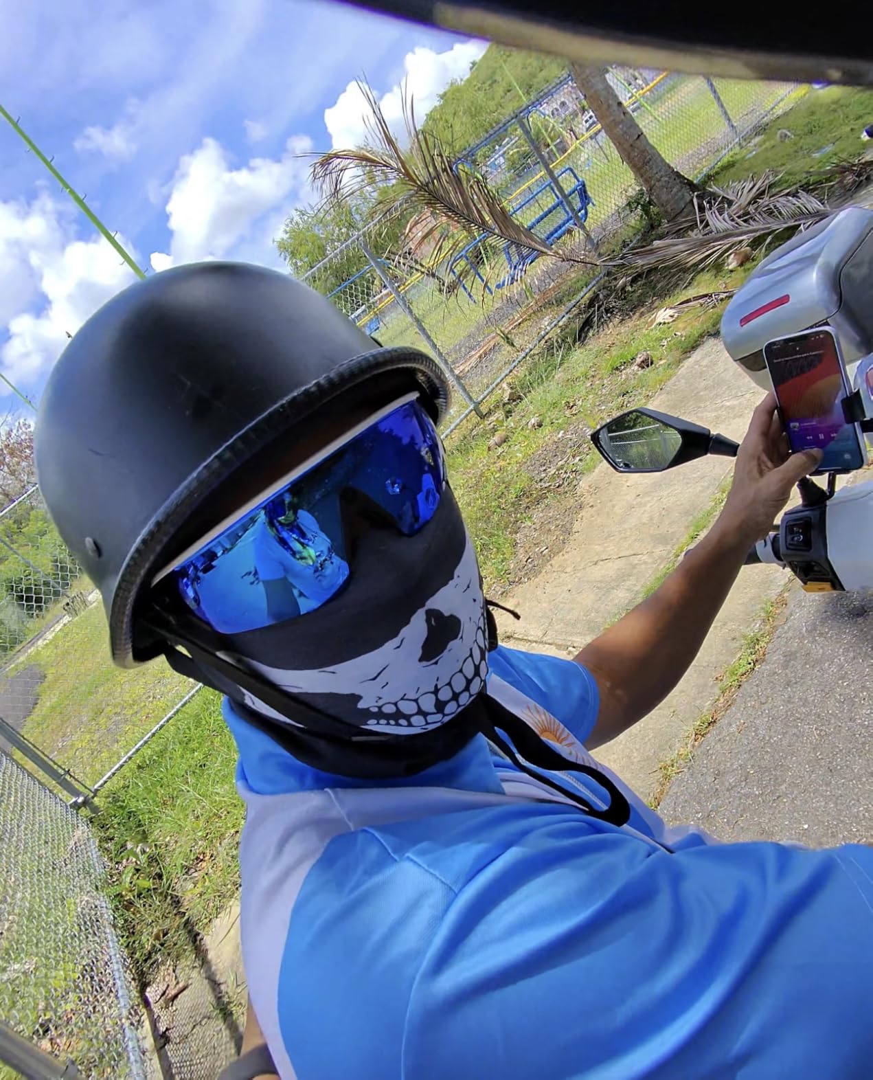 Oakley | Meta Vanguard with Meta AI, Audio, Photo, Video Compatibility - White, Prizm™ Sapphire customer photo 1