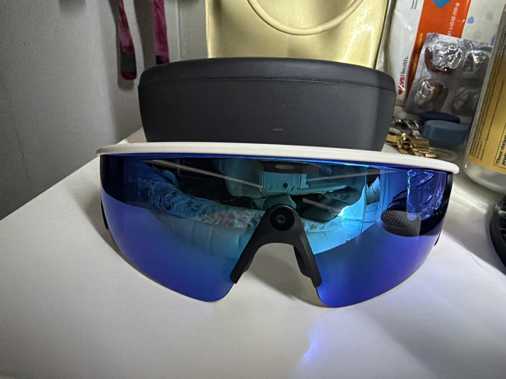 Oakley | Meta Vanguard with Meta AI, Audio, Photo, Video Compatibility - White, Prizm™ Sapphire customer photo 2