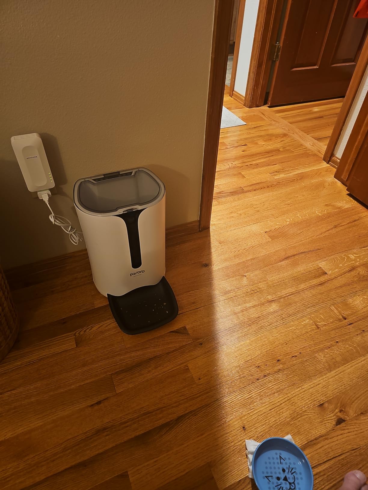 Faroro Automatic Cat Feeder with Camera, 1080P HD Video with Night Vision, 5G WiFi Automatic Dog Feeder with APP Control, 2-Way Audio, Blockage Sensor for Cats or Small Dogs, 4L (Black) customer photo 2