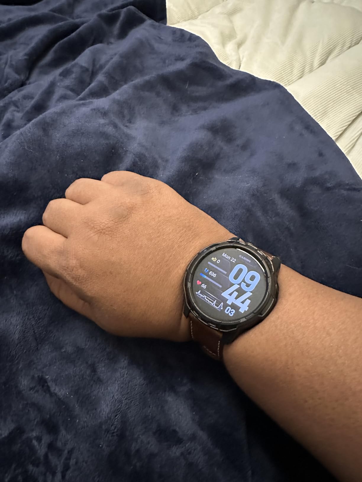 Garmin Venu 4, 45mm, Advanced Health and Fitness GPS Smartwatch, Bright and Colorful Display, Built-in Flashlight, 12 Days of Battery Life, Slate with Black Silicone Band customer photo 2