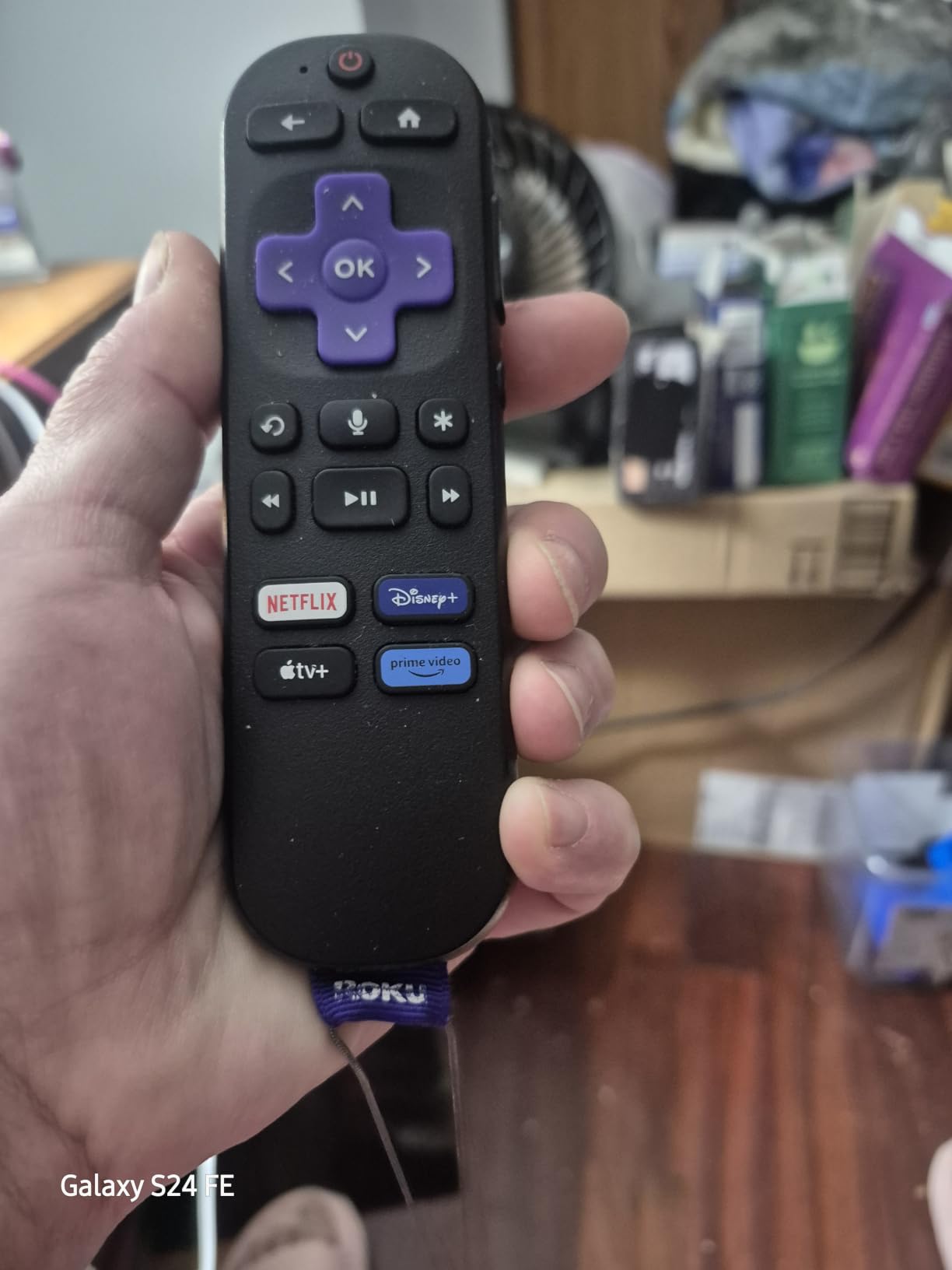 Smart TV 2026 - 24-Inch Select Series, 720p HD TV - Roku TV with Voice Remote - Flat Screen LED Television with Wi-Fi for Streaming Live Local News, Sports, & Movies - Bluetooth Headphone Mode customer photo 2