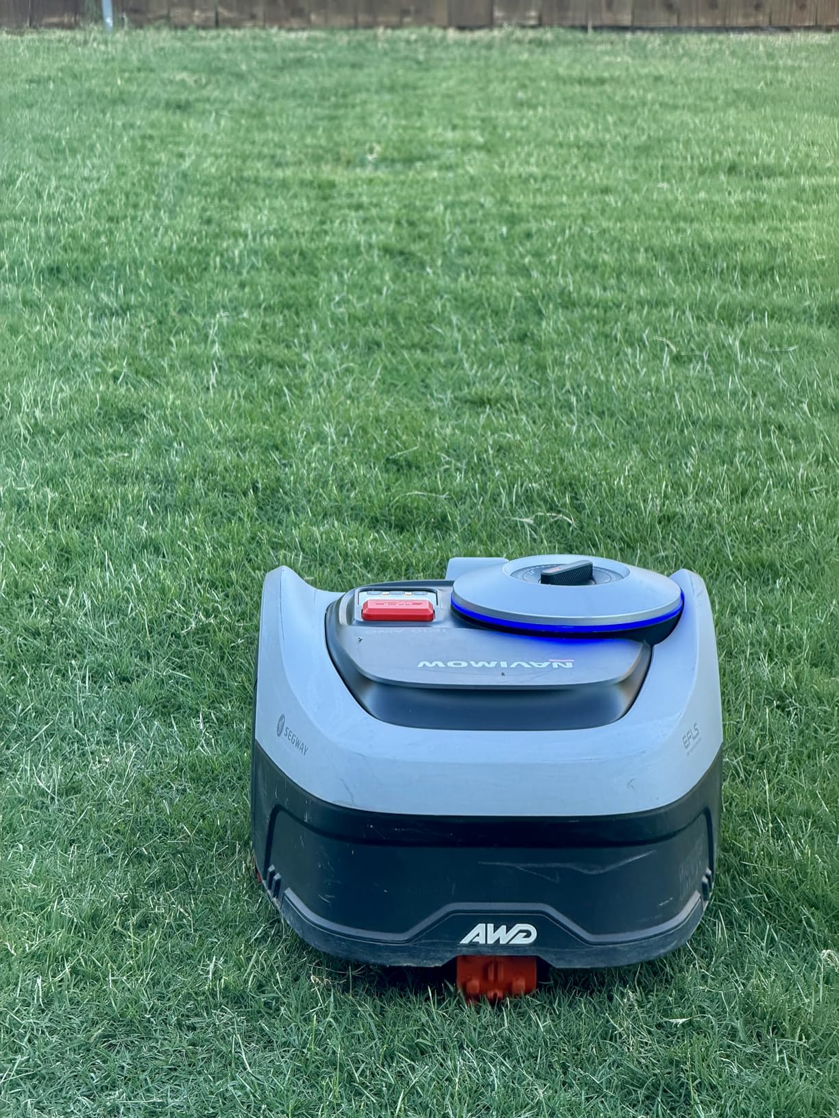 Segway Navimow i215 LiDAR Robot Lawn Mower, Wire Free Robotic Lawn Mower for 0.37 Acre, LiDAR & Vision Dual Fusion, Auto Mapping, Off-Road Wheels for 45% Slopes, Quiet 59 dB(A) Mowing customer photo 2