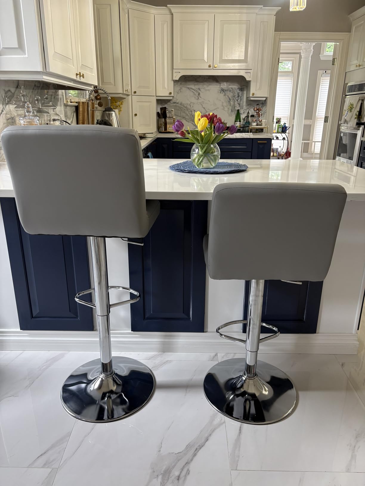 DUMOS Bar Stools Set of 4, 24 inch Counter Height Bar Stools, Upholstered Modern Kitchen Barstools with Metal Base, PU Leather Saddle Stools for Kitchen Island, Inky Black customer photo 1