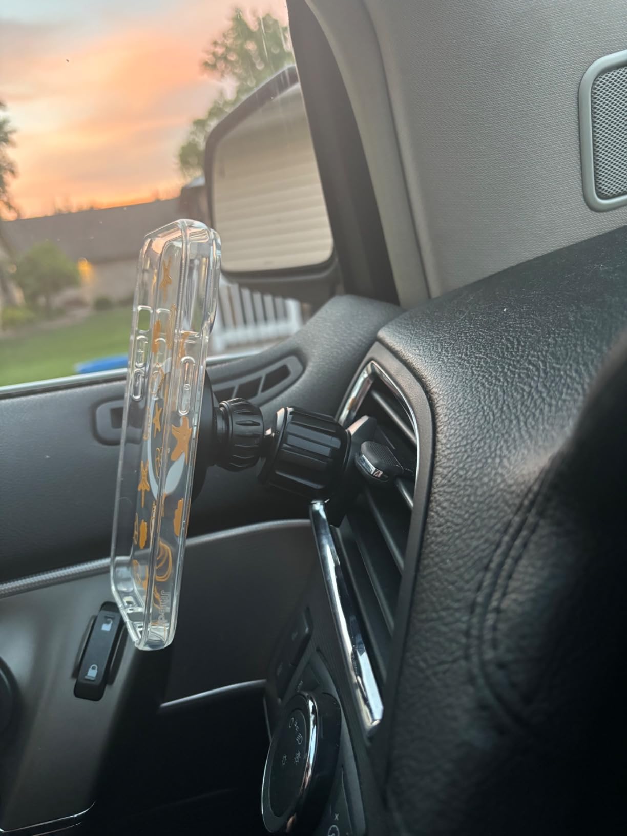 LISEN Suction Phone Mount for Car - Ultra Suction & 95% Cases Friendly Car Phone Holder Mount Vacuum Dashboard Phone Holder, Car Cell Phone Holder for iPhone 17 16 15 14 Pro Max Air Galaxy S26 S25 customer photo 1