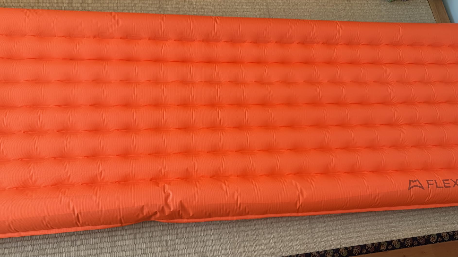 FLEXTAILGEAR Ultralight Backpacking Sleeping Pad with 5.6 R-Value, Insulated Camping Pad, 4 in Thick 77 in Long Inflatable Sleeping Mat, 19.6 oz Lightweight Compact Pad for Backpacking & Hiking customer photo 1
