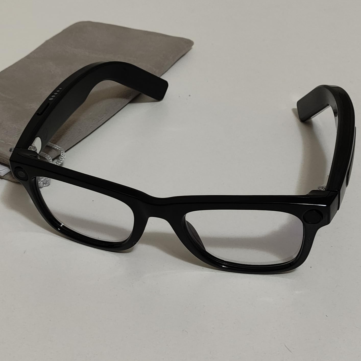 EarlySincere 4K AI Smart Glasses with Photochromic Lenses, Integrated ChatGPT AI Model, Real-Time Translation, HD Video Recording, Long Battery Life, Bluetooth 5.4 Wireless customer photo 2
