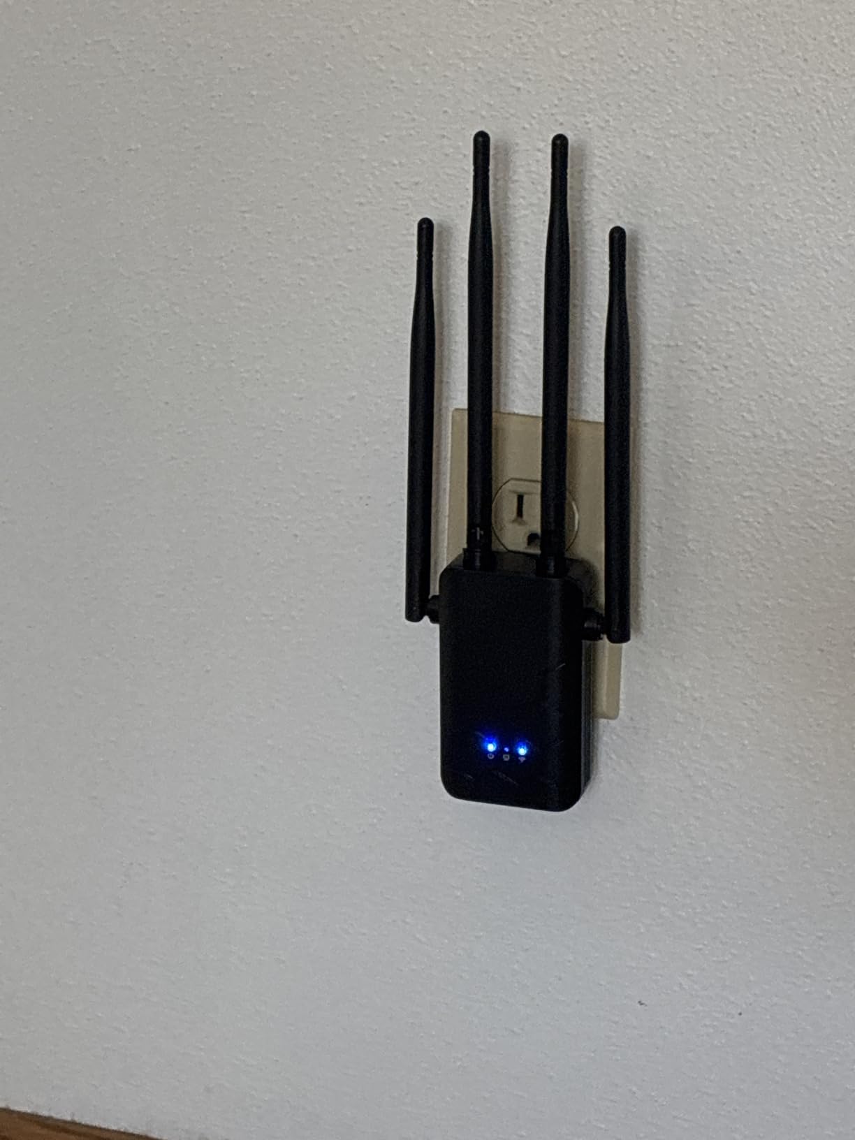 2026 WiFi Extender Internet Booster, 10000 Sq.ft Long Range Repeater Wireless Routers Amplifier, Mesh Wi-Fi 80% Faster | Broader Than Ever, Support More Network Devices at Home, 1-Tap Setup customer photo 1
