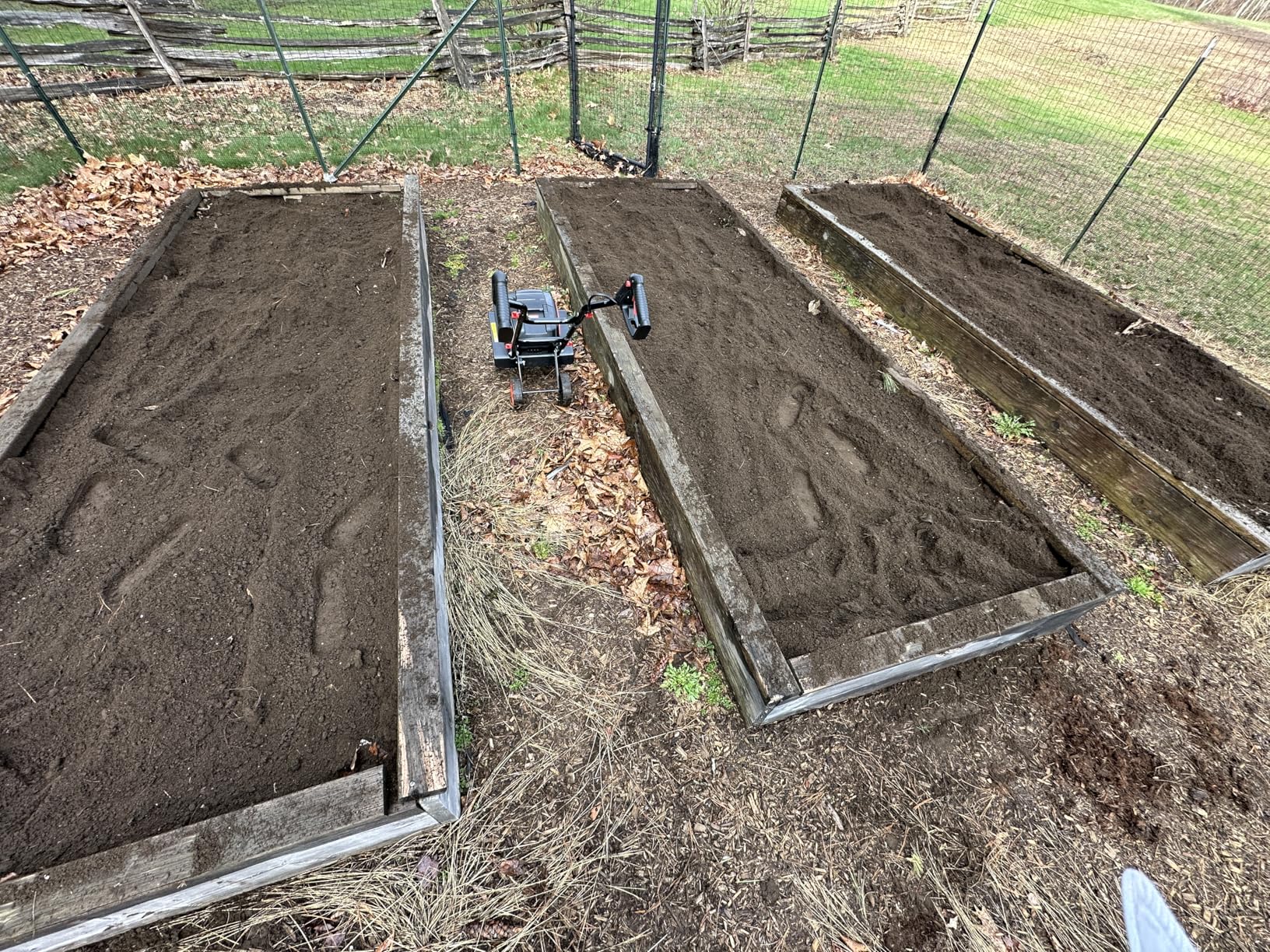 MZK 40V 12-inch Cordless Garden Tiller, 12In Width and 8.6In Depth Garden Rototiller, Battery Powered Garden Cultivator for Lawn/Gardening/Soil Cultivation (2 * 4.0Ah Battery&Charger Included), TC12D02 customer photo 1
