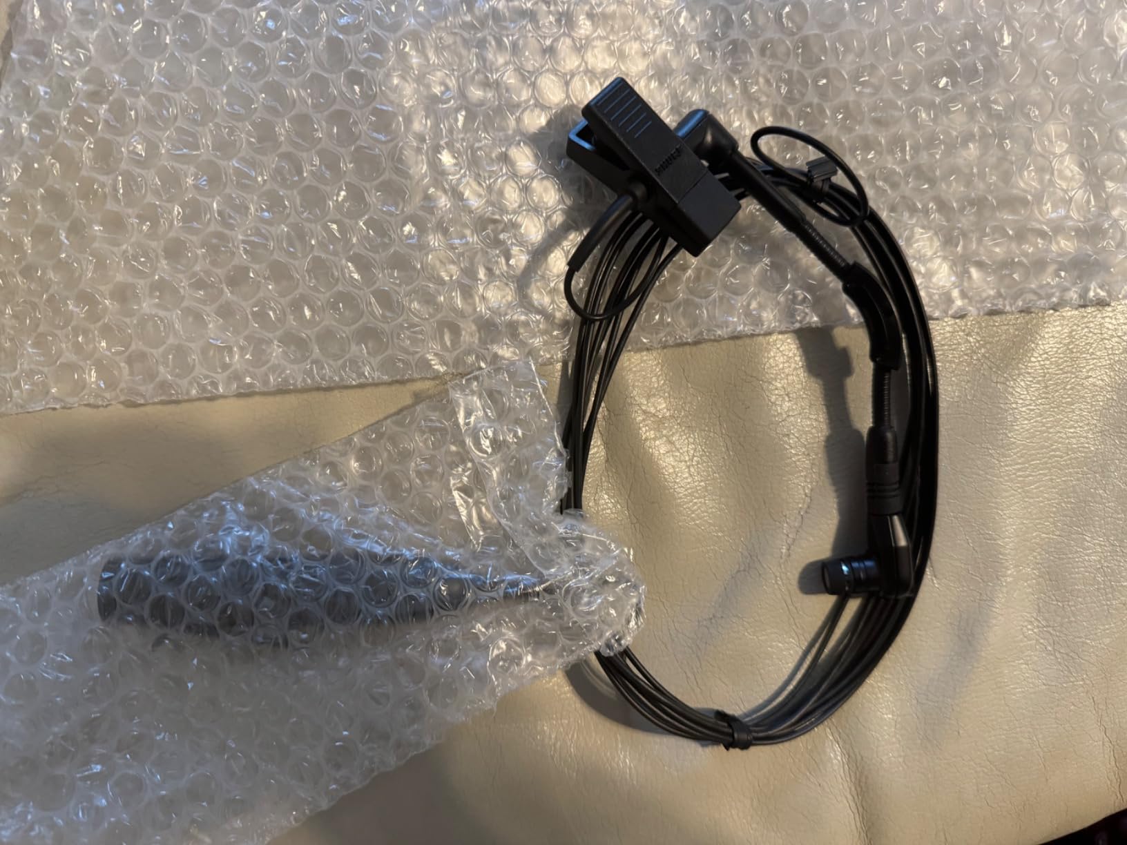 Shure Wired BETA 98H/C Microphone - Miniature Instrument Mic with Wired XLR Connector, Cardioid Condenser, Clip-on with Gooseneck customer photo 2
